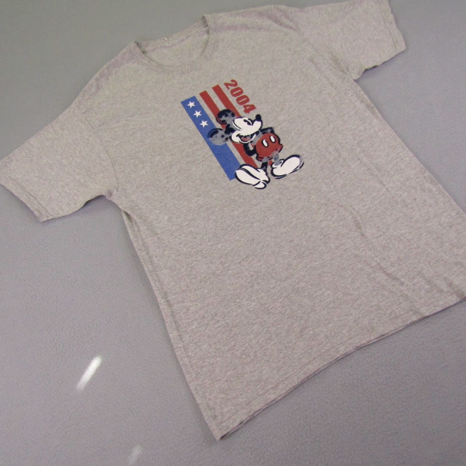 Disney VINTAGE Disney Shirt Men Large Gray Mickey Mouse USA Flag 2000s Tee Mens Large Gray Mickey Mouse USA Flag 2000s Shirt Size US L / EU 52-54 / 3 - 7 Thumbnail
