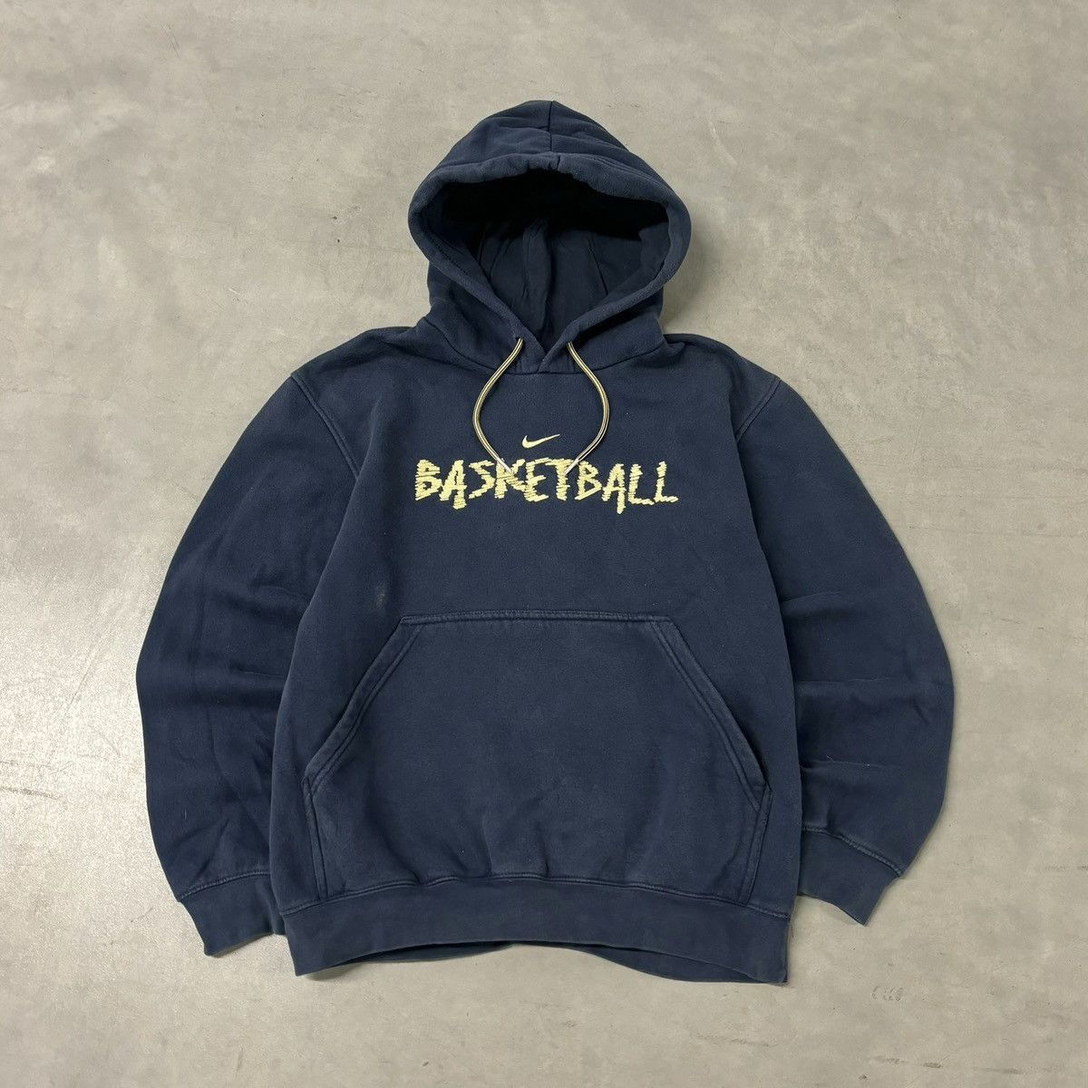 Nike Vintage Y2K Nike Basketball Center Swoosh Hoodie Size US S / EU 44-46 / 1 - 1 Thumbnail