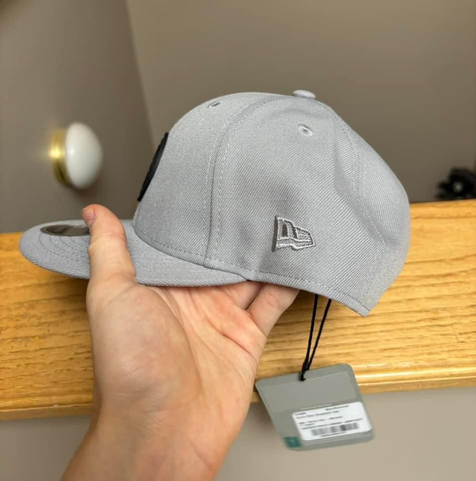 Canada Goose Canada Goose Badge Logo Hat Size ONE SIZE - 2 Thumbnail