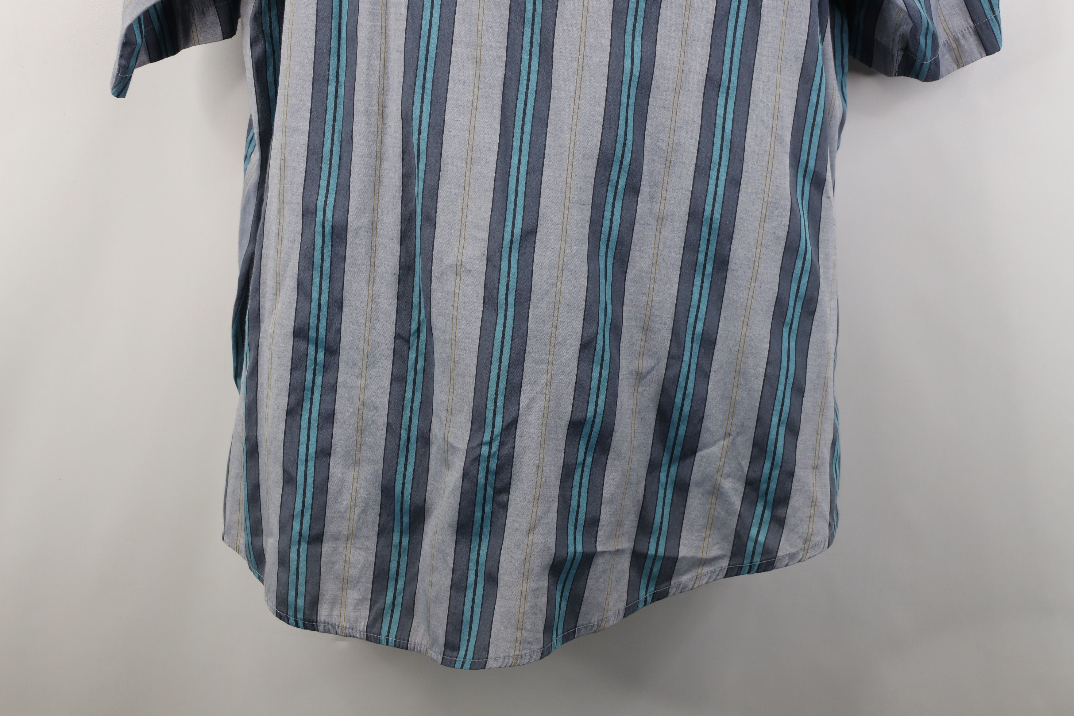 Vintage Vintage 90s Streetwear Block Short Sleeve Button Down Shirt Size US XXL / EU 58 / 5 - 14 Thumbnail