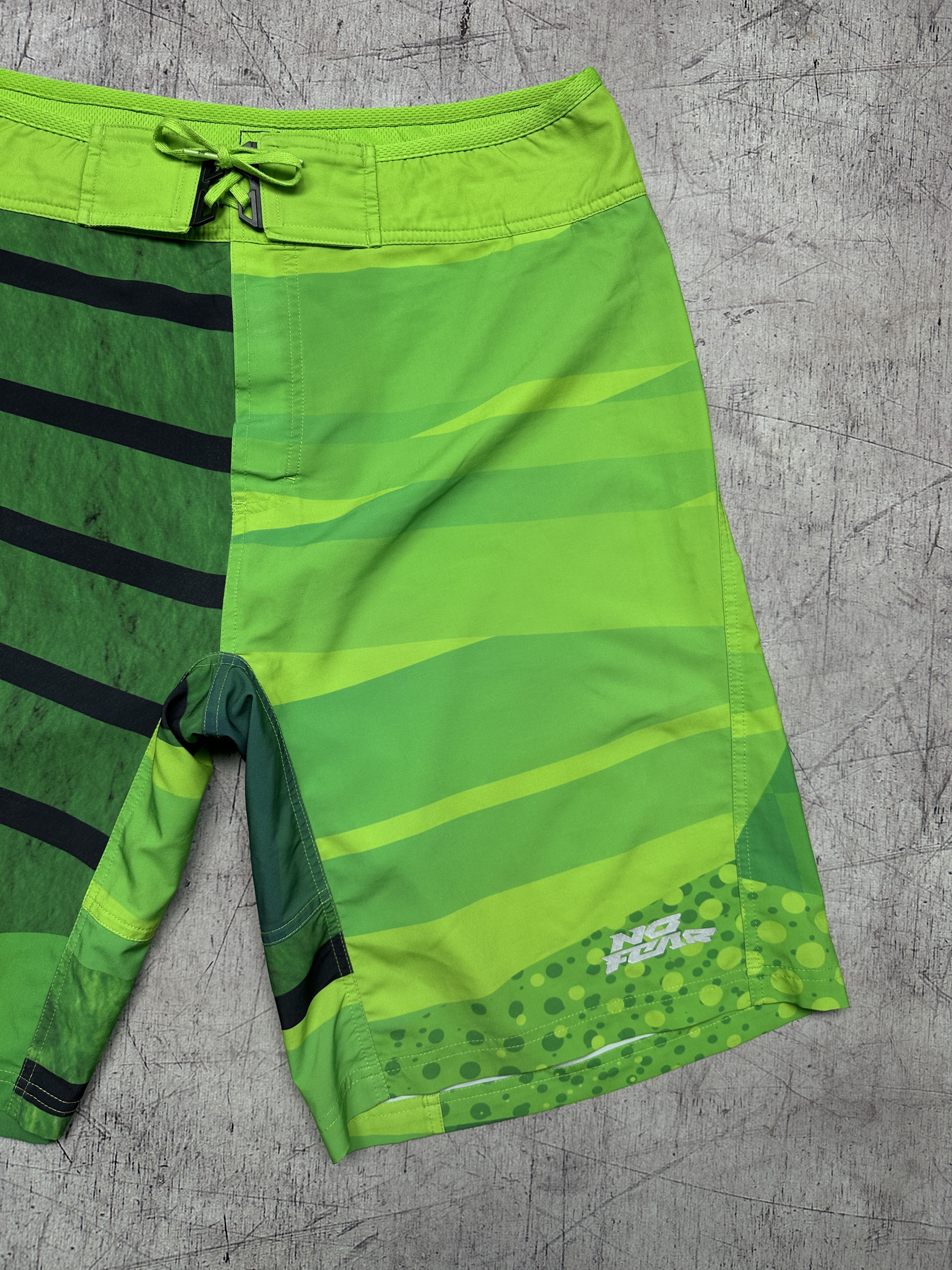 No Fear No Fear Mens Surf style Swimming Shorts Size US 36 / EU 52 - 2 Thumbnail