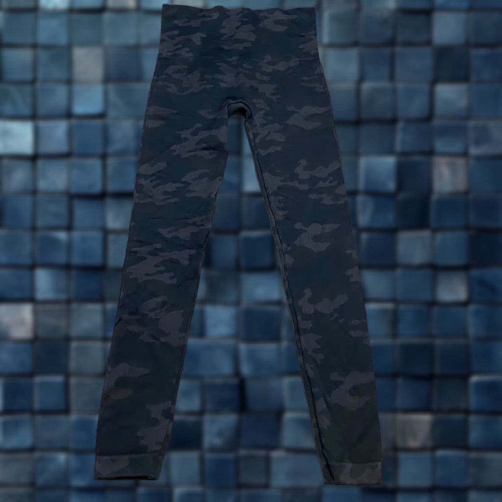Spanx Spanx Womens Leggings XS Gray Black Camo Look at Me Now Seamless Stretch Size 26" / US 2 / IT 38 - 1 Thumbnail