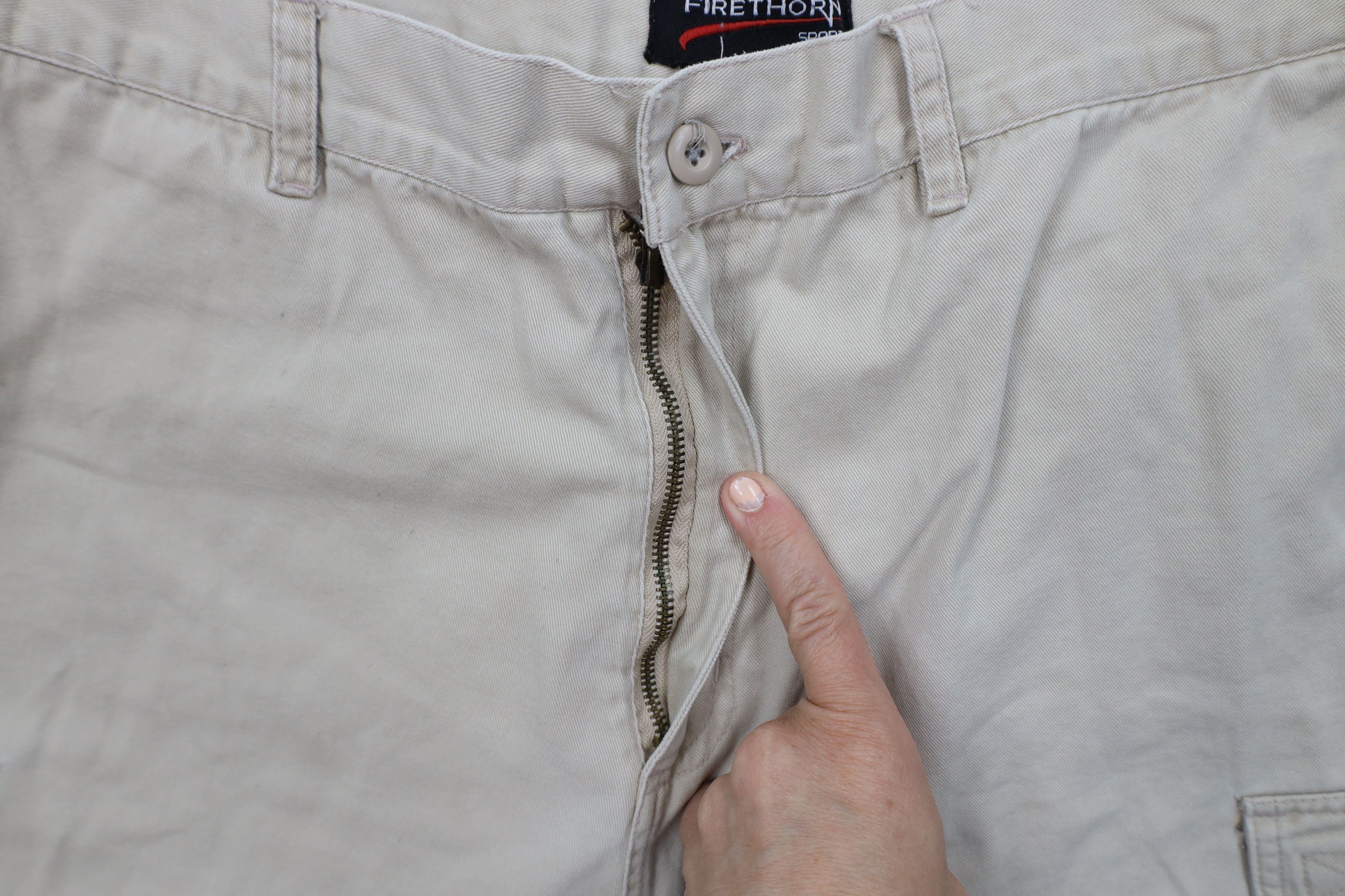 Vintage Vintage 90s Streetwear Above Knee Cargo Shorts Beige Cotton Size US 36 / EU 52 - 6 Thumbnail
