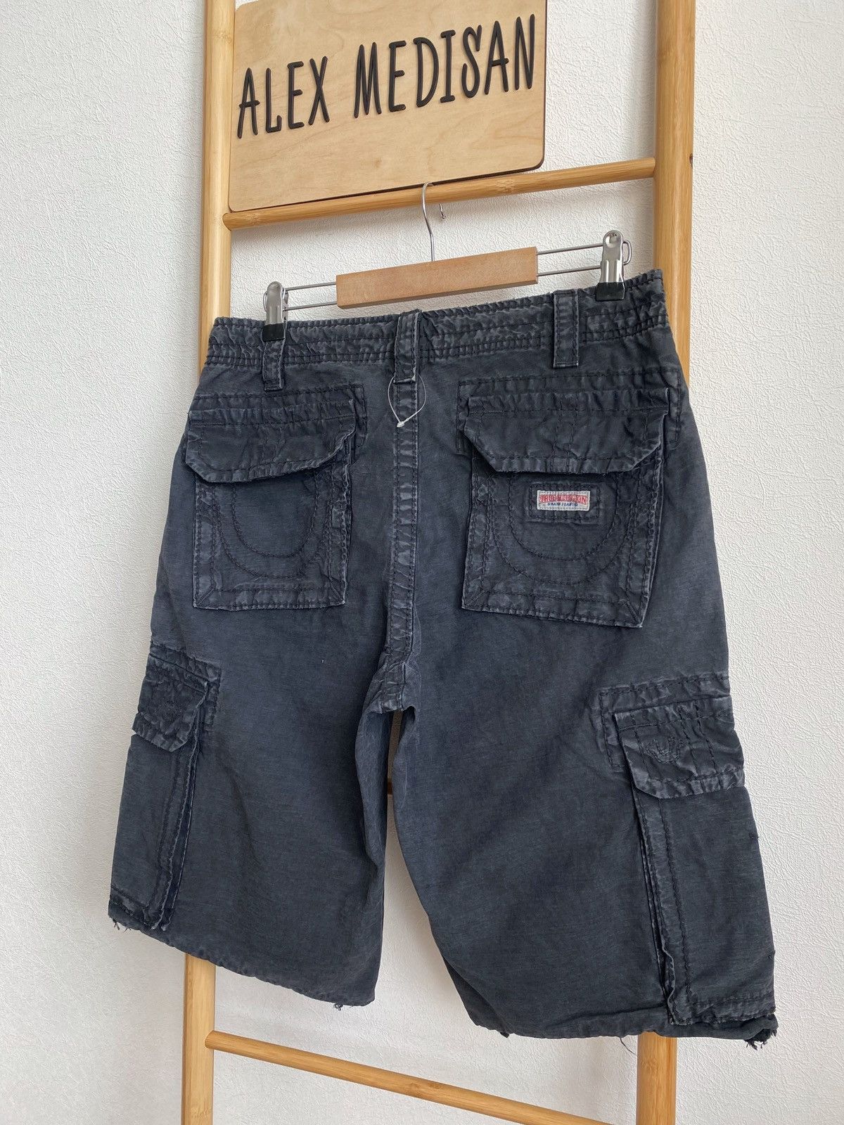 True Religion True Religion ISAAC Cargo Tonal Shorts Size 29 Size US 29 - 15 Thumbnail