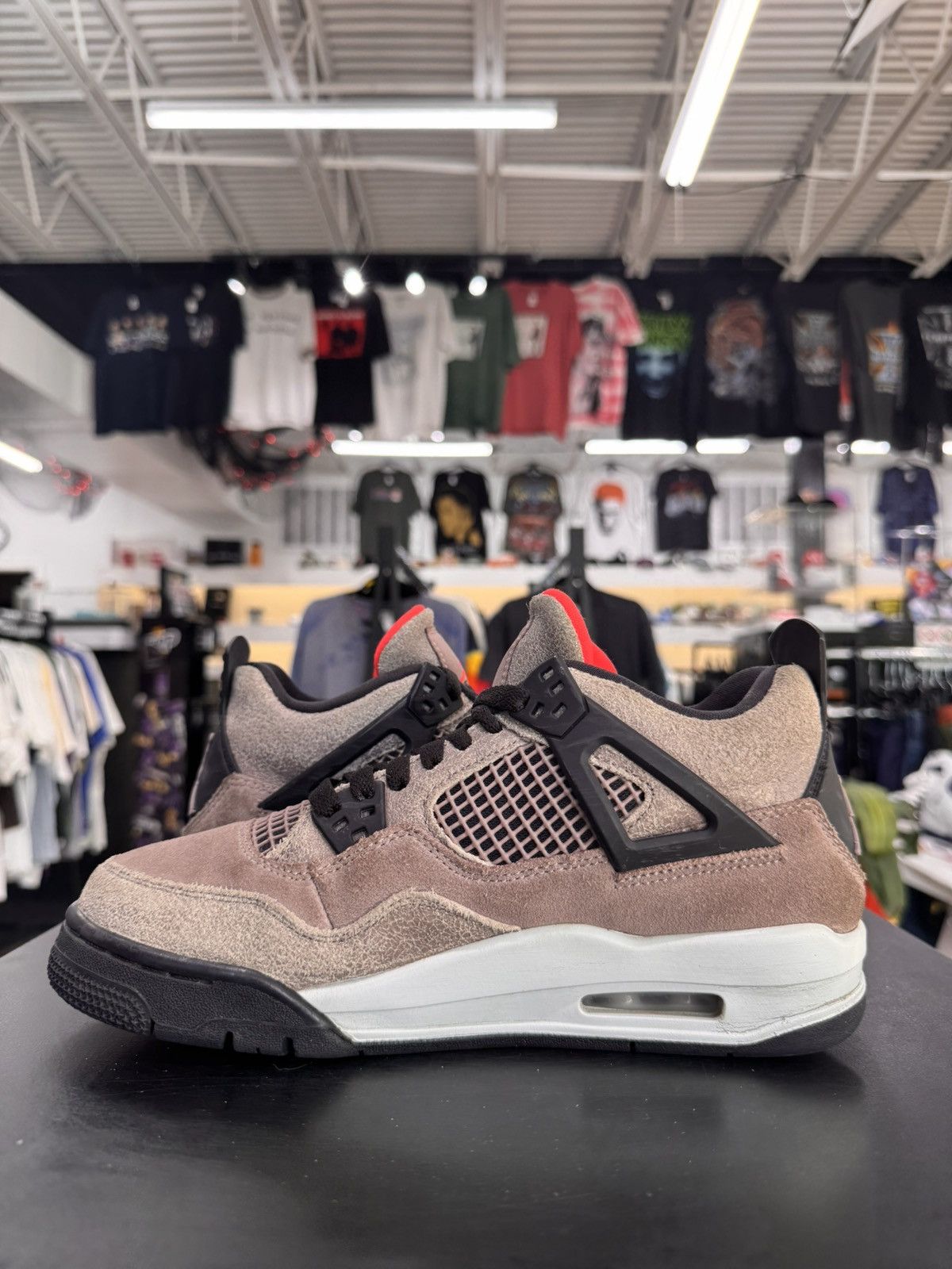 Jordan Brand Air Jordan 4 Taupe Haze Size 6.5Y (2021) Size US 6.5 / EU 39-40 - 4 Thumbnail