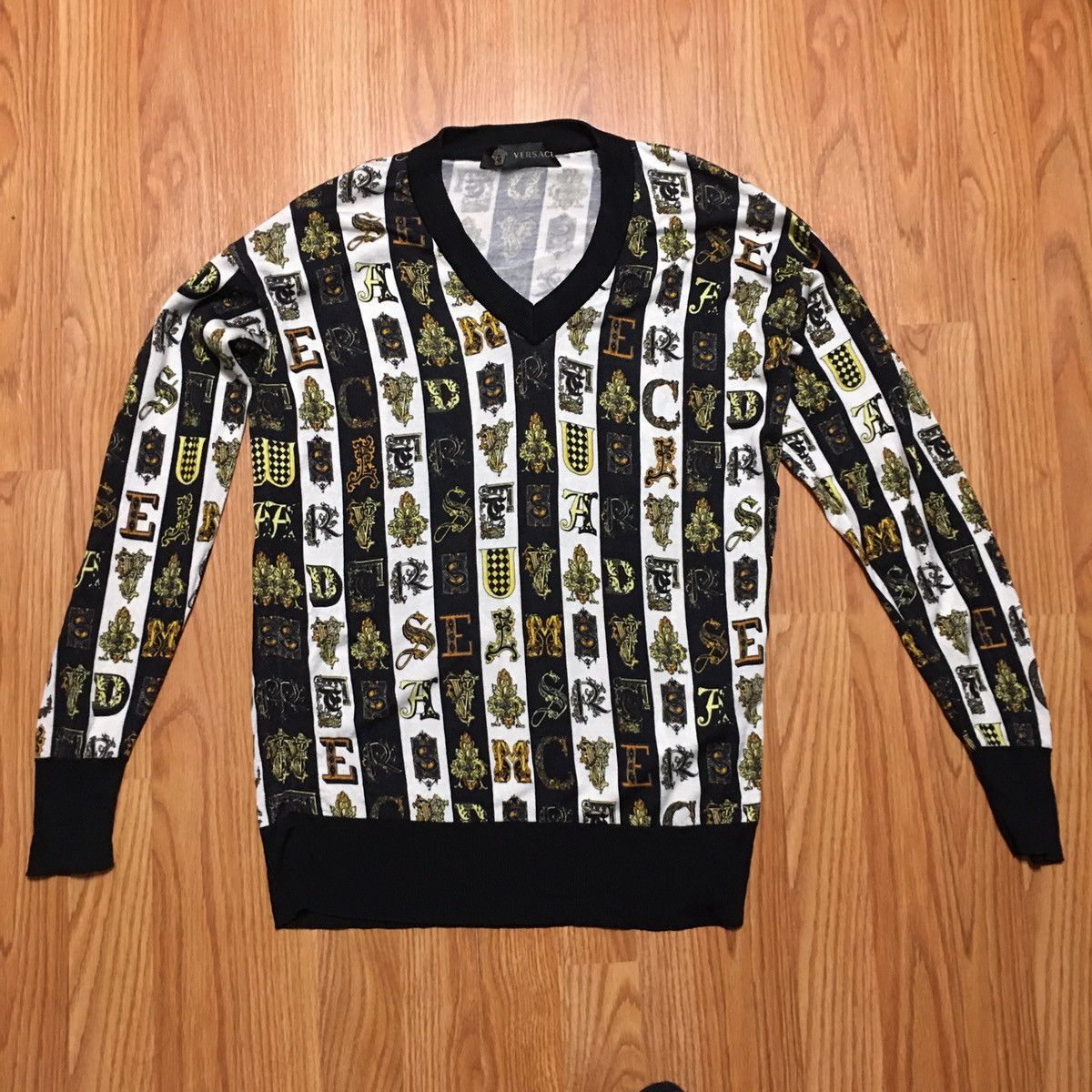 Versace VERSACE Virtus Silk Sweater Alphabet Black Gold Medusa EU38 Size S / US 4 / IT 40 - 6 Thumbnail