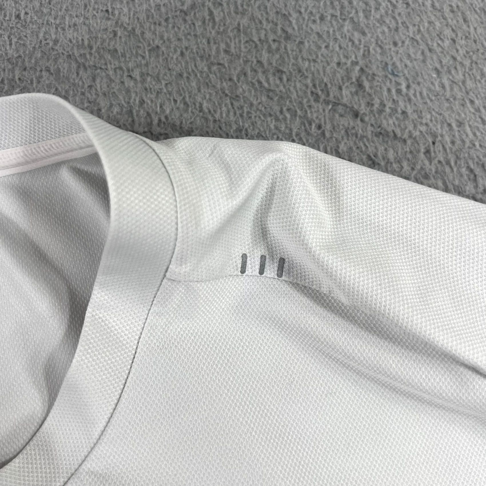 Lululemon Lululemon Vented Tennis Short Sleeve Shirt Light White Mens L Size US L / EU 52-54 / 3 - 5 Thumbnail