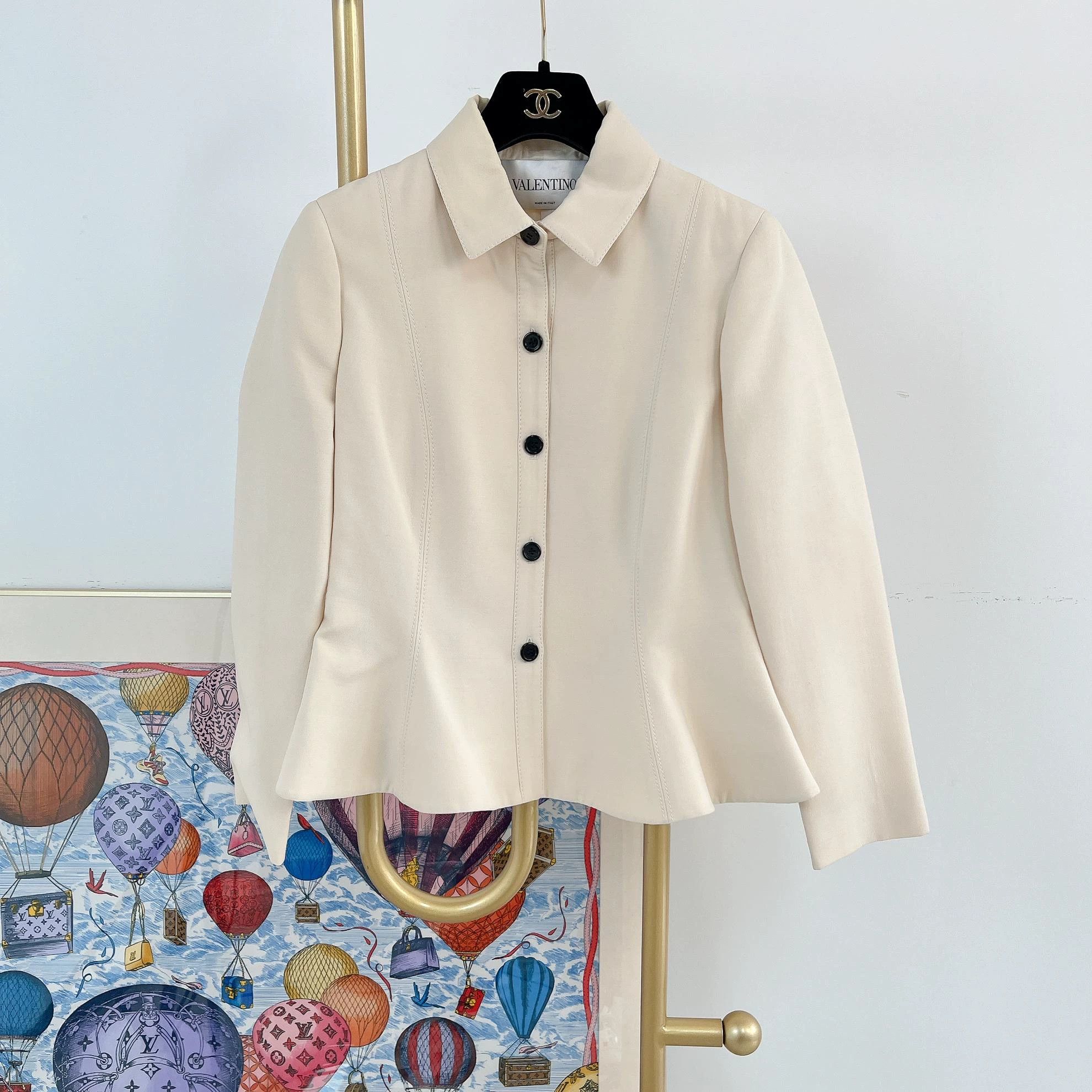 Valentino Valentino Beige Short Jacket 40 Size S / US 4 / IT 40 - 1 Thumbnail