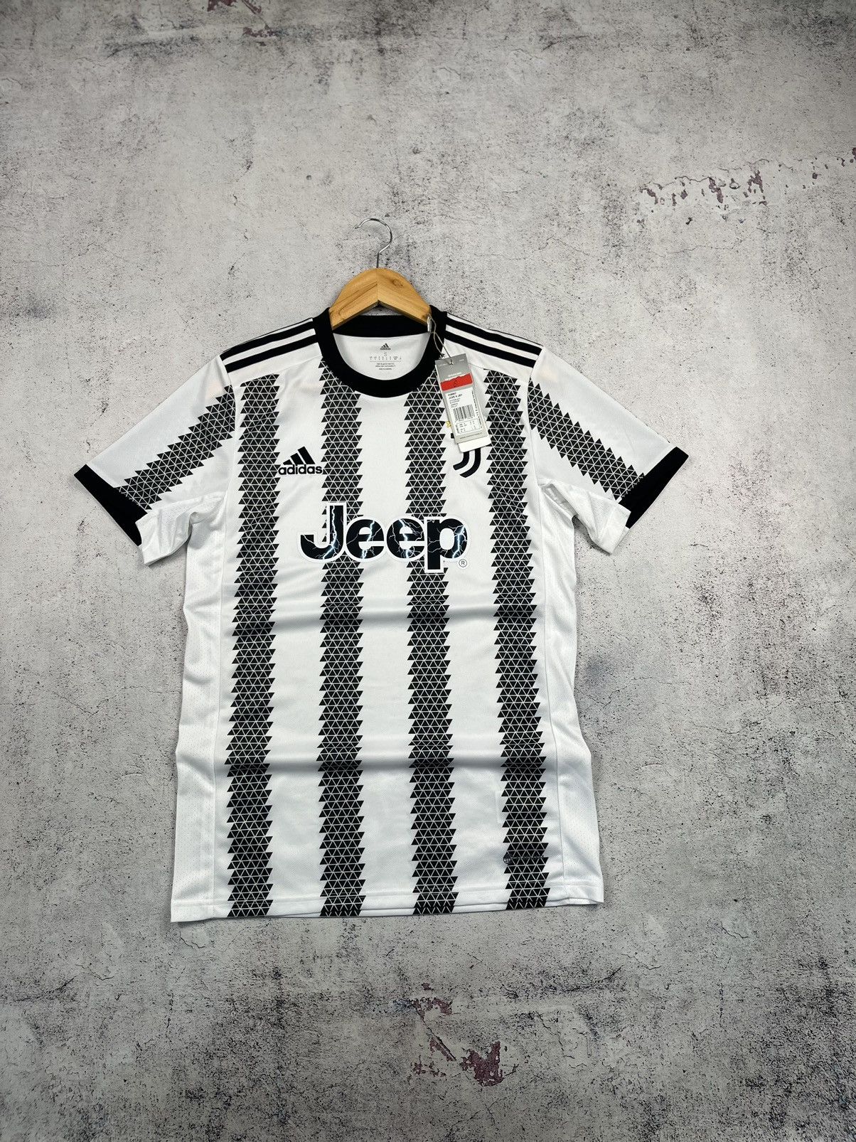 Adidas JUVENTUS 2022 2023 HOME FOOTBALL SHIRT SOCCER JERSEY ADIDAS Size US S / EU 44-46 / 1 - 1 Thumbnail