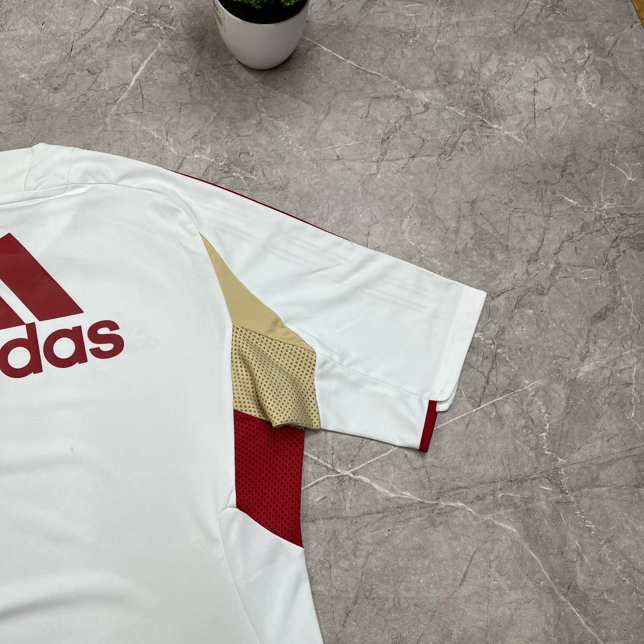 Adidas Vintage Adidas 2011/2012 Bayern Munich Football T-Shirt Size US L / EU 52-54 / 3 - 10 Thumbnail