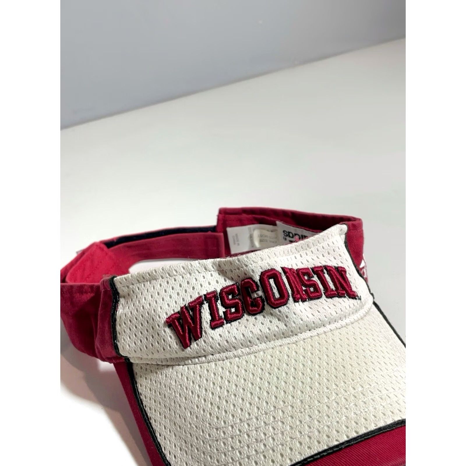 Adidas Wisconsin Badgers Adidas Visor Sun Hat Golf Tennis Beach Cap Adjustable Men One Size Red White Visor Beach Adjustable Women? Size ONE SIZE - 3 Thumbnail