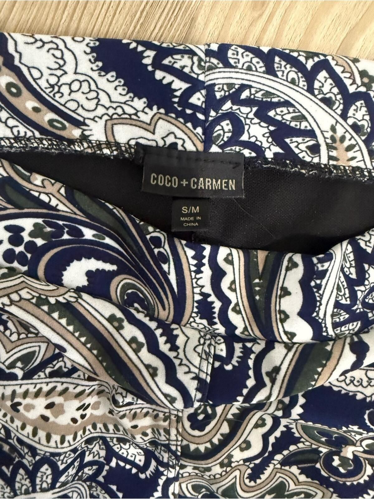 Other Coco + Carmen Navy, Cream and Olive Paisley Leggings Size 32" / US 10 / IT 46 - 3 Thumbnail