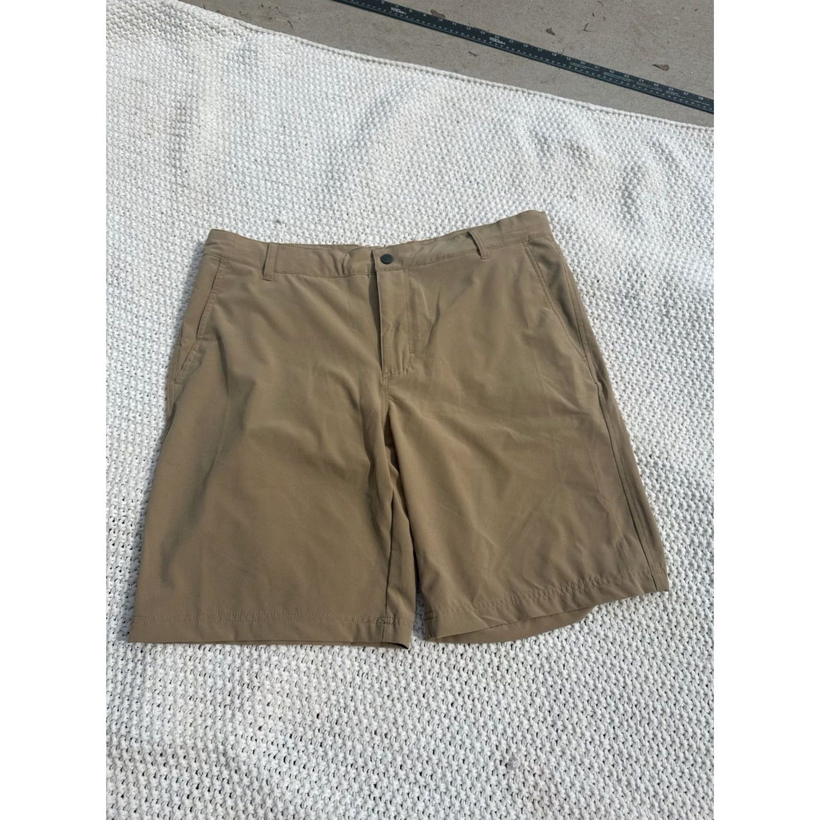Vintage Columbia Shorts Bermuda Men 38 Beige Tan Omni-Wick Lightweight Flat Front Casual Travel Hiking Fishing New Size US 38 / EU 54 - 2 Thumbnail