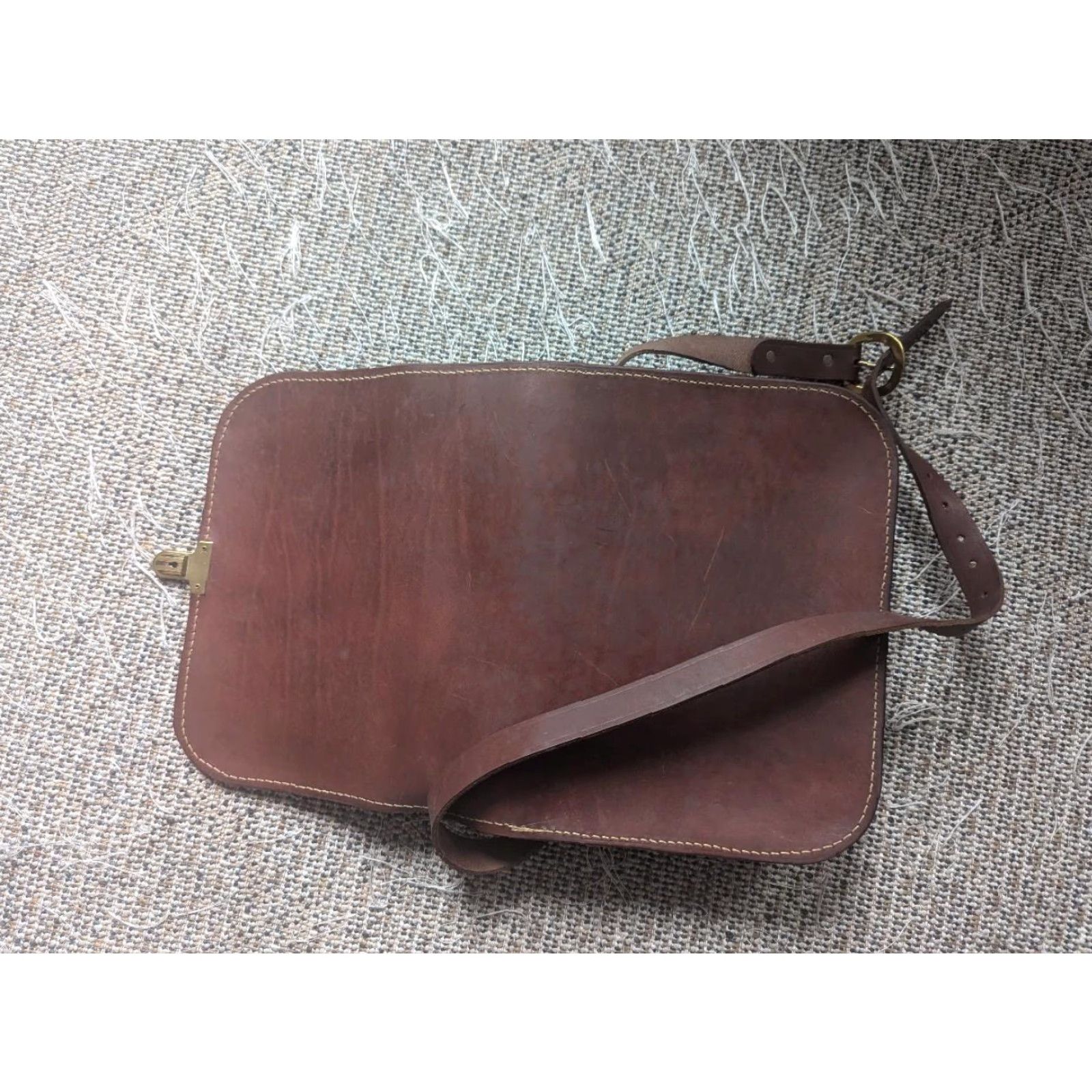 Eddie Bauer VINTAGE Eddie Bauer messenger bag COWHIDE brown leather bag Medium Unisex Adults Brown leather Messenger Bag 11.5" across 10" tall 3.5" wide Mens Size ONE SIZE - 4 Thumbnail