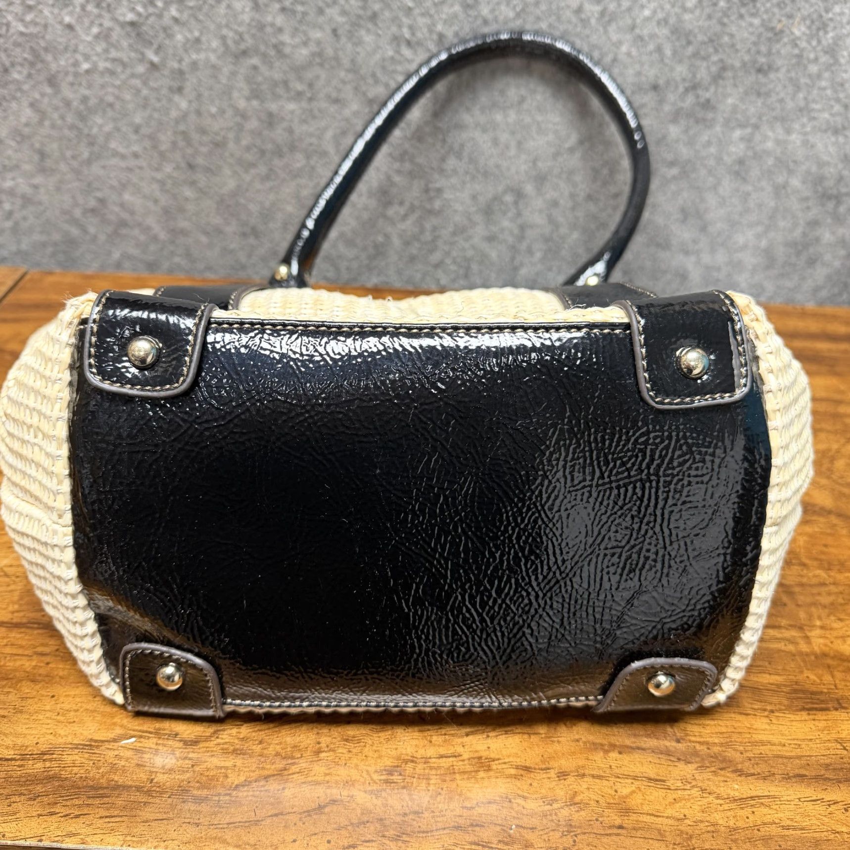 Anne Klein AK Anne Klein Lion Logo Straw Purse Cream Black Patent Trim Chic Beach Preppy Size ONE SIZE - 6 Thumbnail