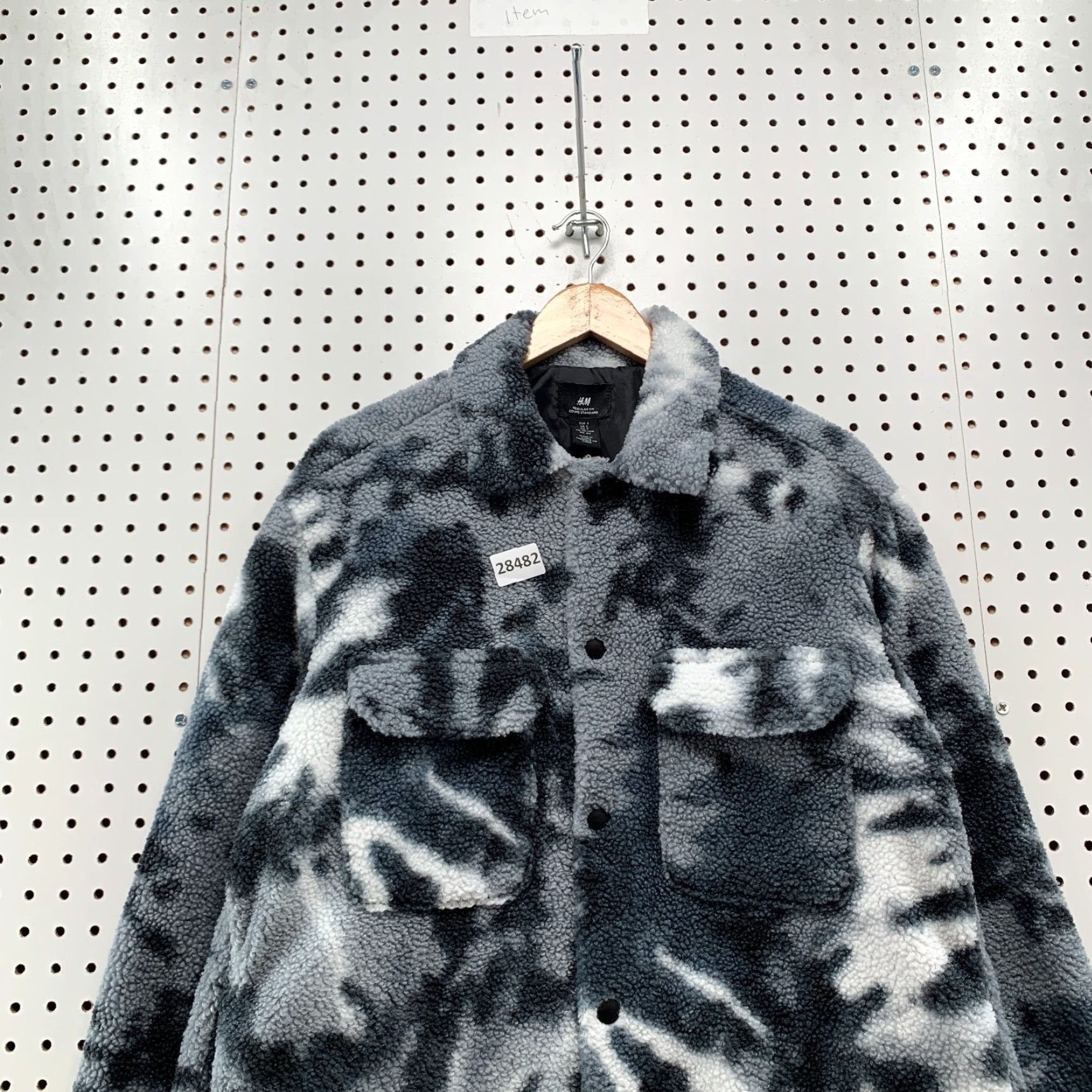 H&M VINTAGE H&M Camouflage Bomber Jacket Adult Small Gray Fleece Deep Pile Snap JAcket 23X29.5 Size US S / EU 44-46 / 1 - 5 Thumbnail