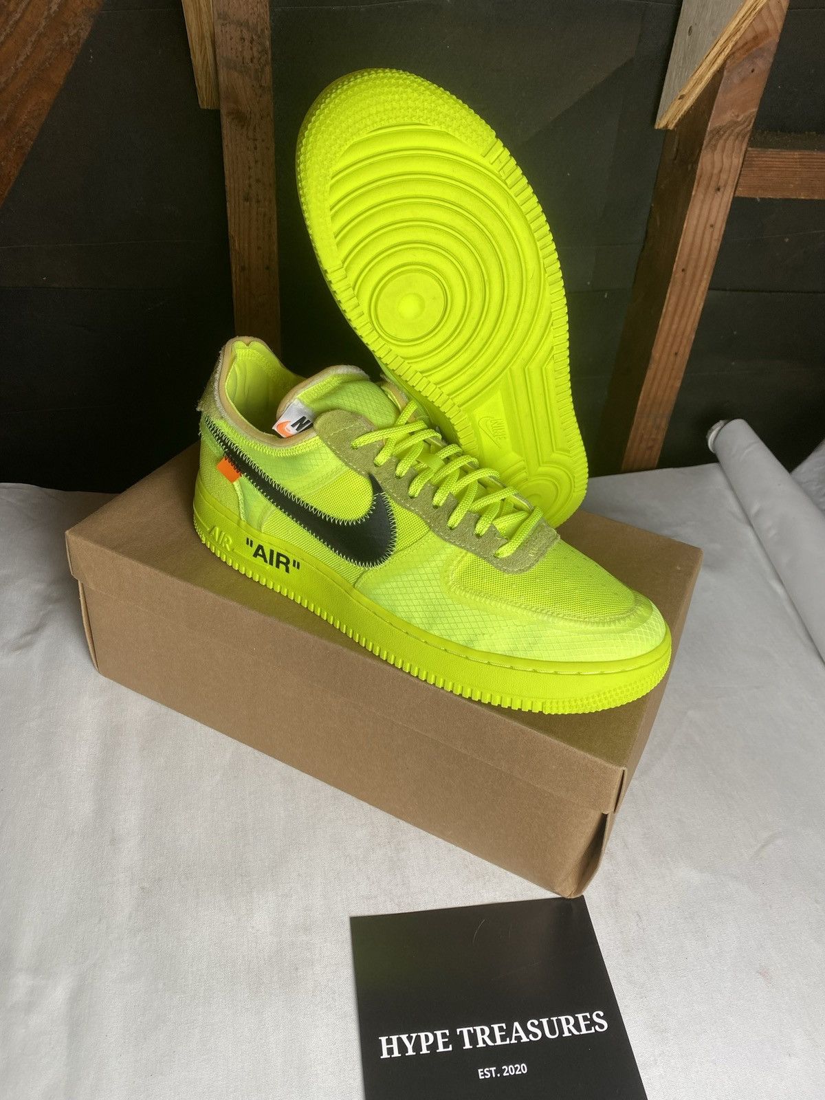 Nike Size 10.5 - Nike Air Force 1 Low Off-White Volt (2018) VNDS Size US 11 / EU 44 - 1 Thumbnail