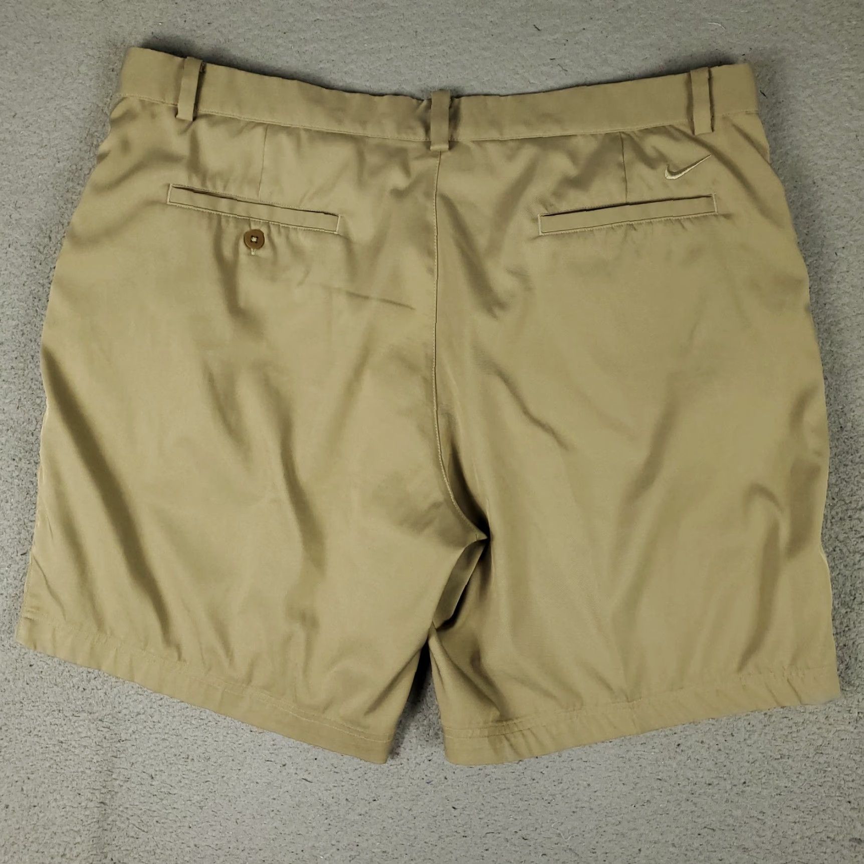 Nike Nike Shorts Mens Size 40 Beige Swoosh Golf Dri Fit Casual Flat Front Chino Size US 40 / EU 56 - 7 Thumbnail