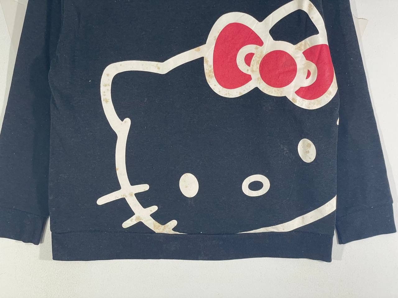 Other Hello kitty sweatshirt size M Size US M / EU 48-50 / 2 - 7 Thumbnail