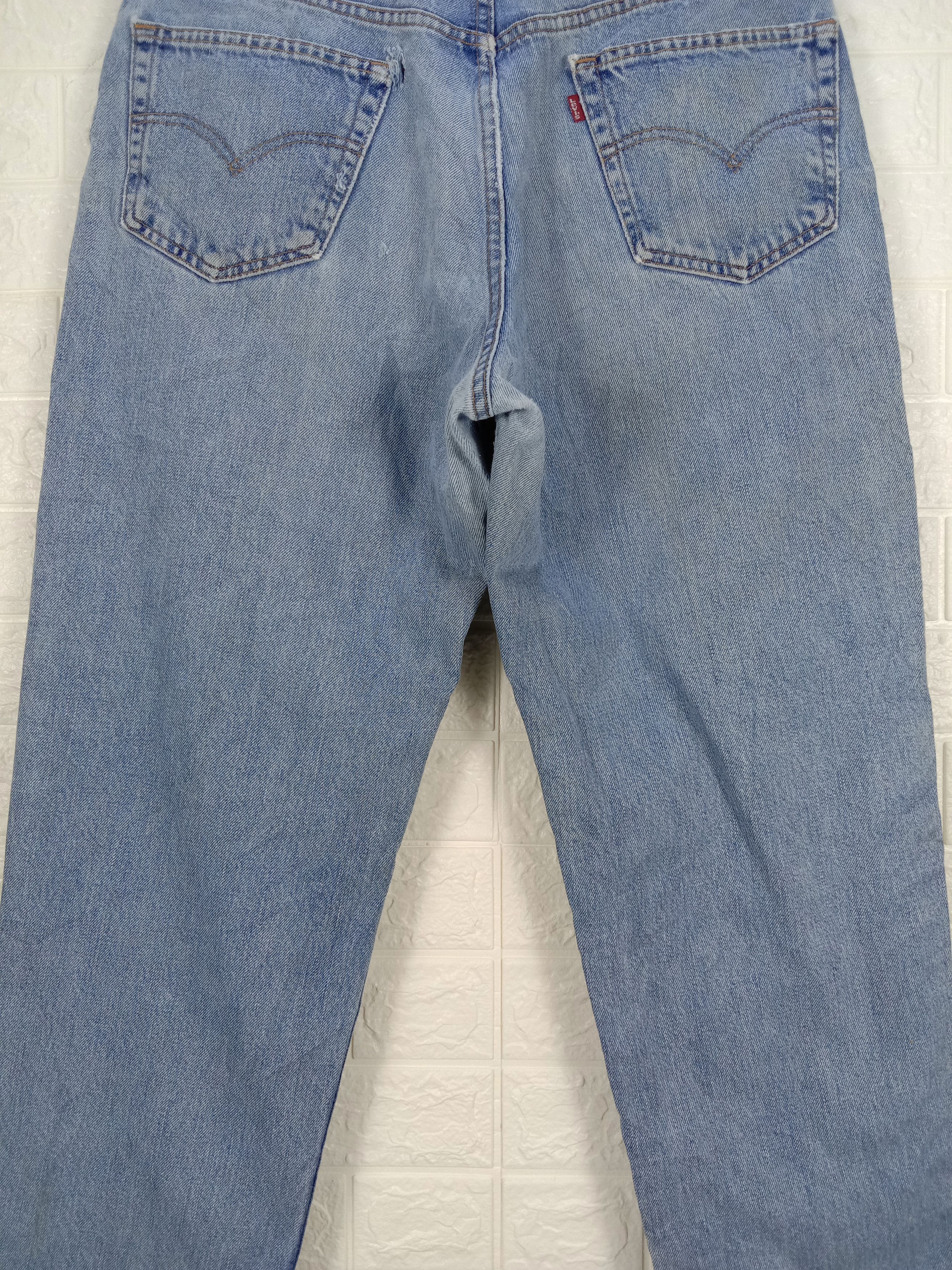 Levi's Vintage Levi's 550 Jeans Faded Blue Relaxed Fit Denim Size US 35 - 7 Thumbnail