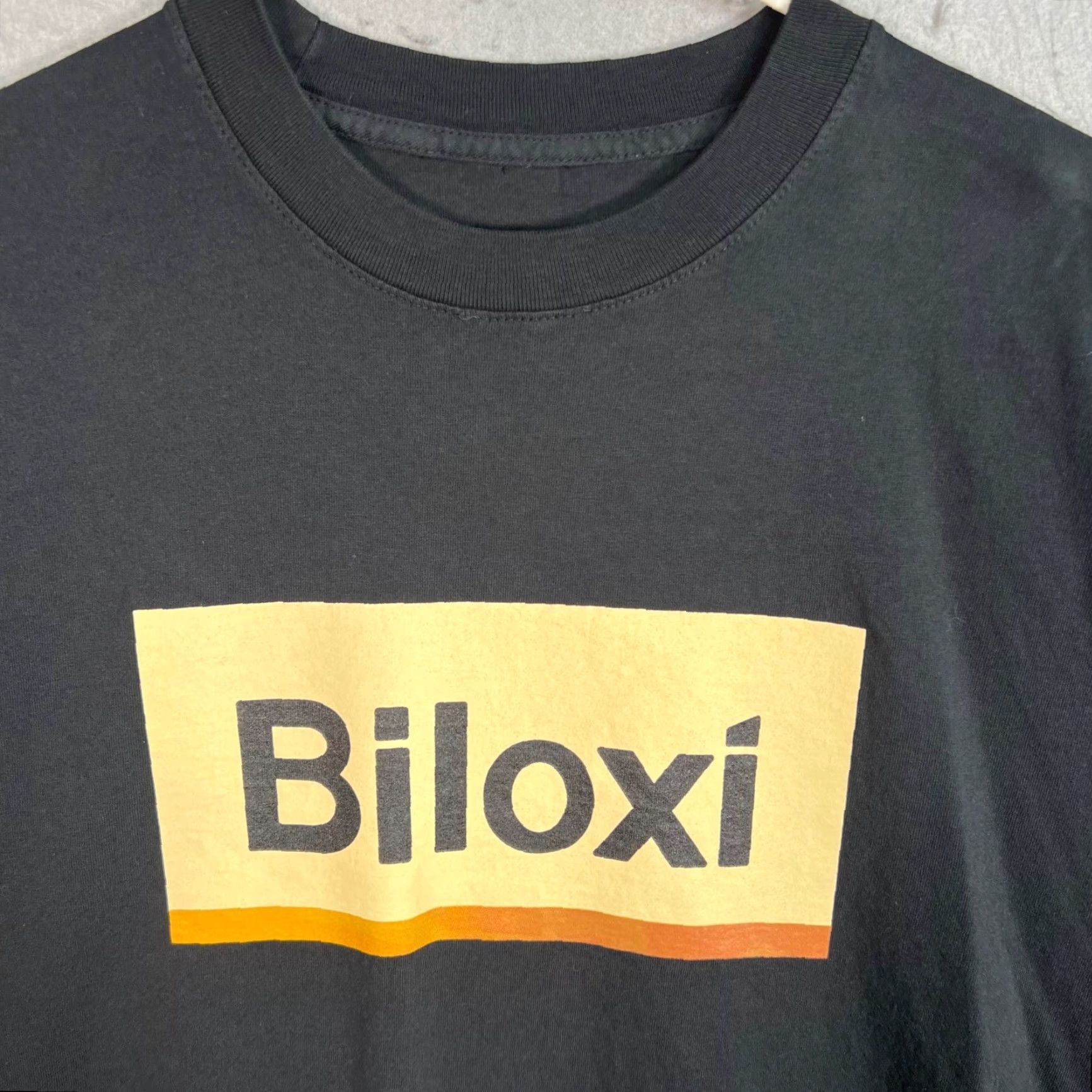 Vintage VINTAGE Biloxi Mens XL Black Graphic T Shirt Streetwear Shirt Mens XL Black Biloxi Graphic T Shirt Streetwear 90s Size US XL / EU 56 / 4 - 4 Thumbnail