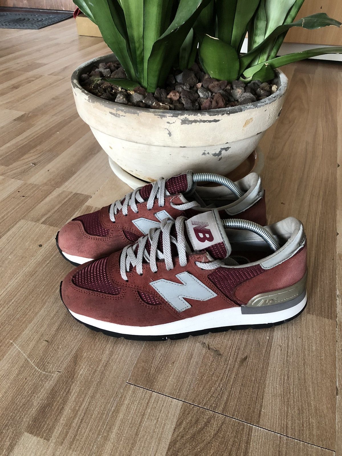 New Balance New Balance 990 v1 Burgundy Rare Classic Sneakers Vintage Size US 7 / EU 40 - 1 Thumbnail