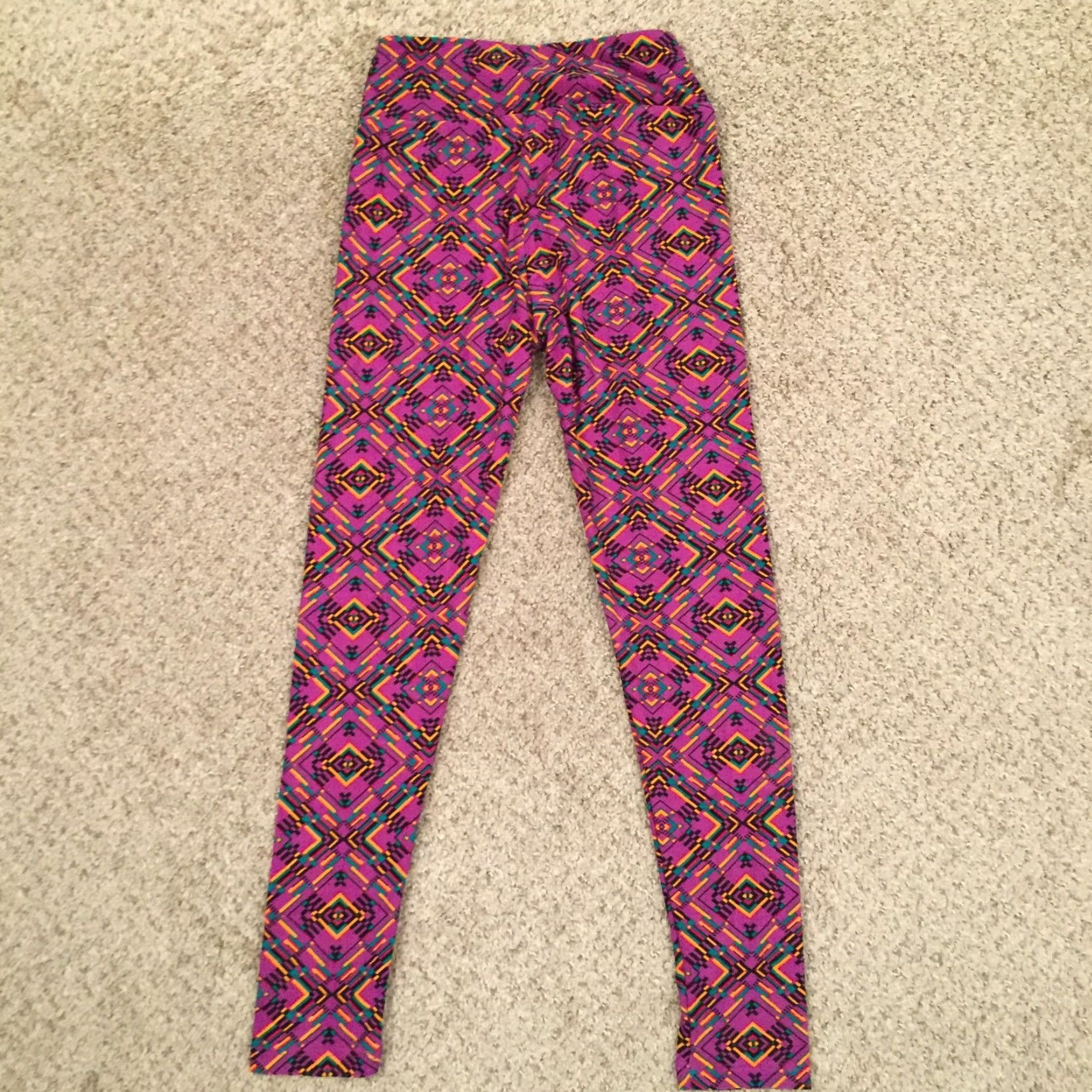 Vintage VINTAGE LuLaRoe Leggings One Size OS Purple Geometric NWOT Size 42" / US 20 - 6 Thumbnail