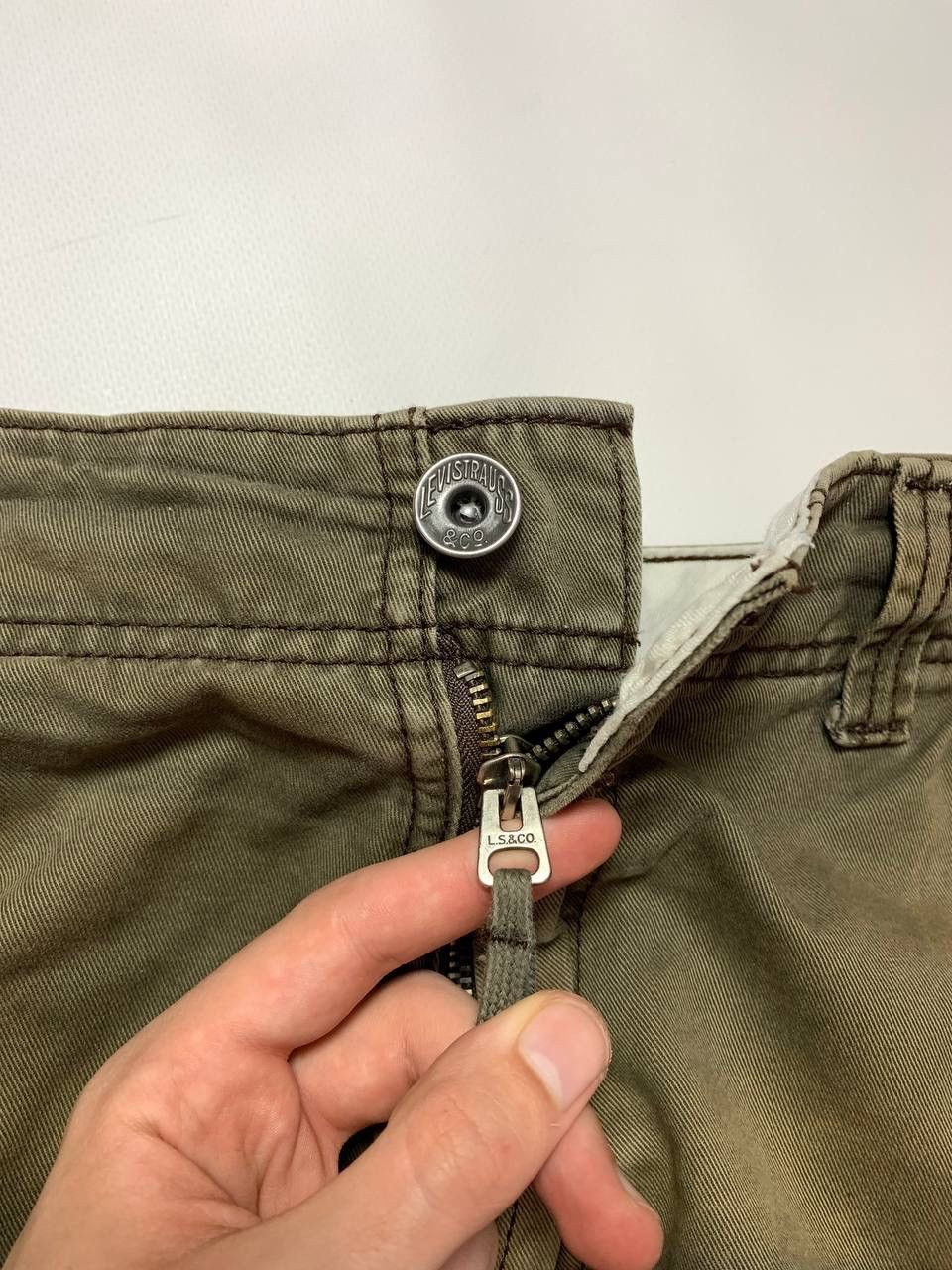 Levi's × Vintage Crazy Y2K/2000s Baggy Distressed Levi’s Skater Cargo Shorts Size US 30 / EU 46 - 11 Thumbnail