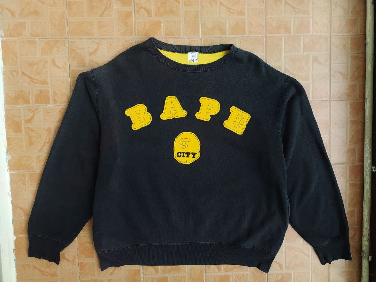 Bape BAPE VINTAGE LOGO CREWNECK SWEATSHIRT SIZE L Size US L / EU 52-54 / 3 - 1 Thumbnail