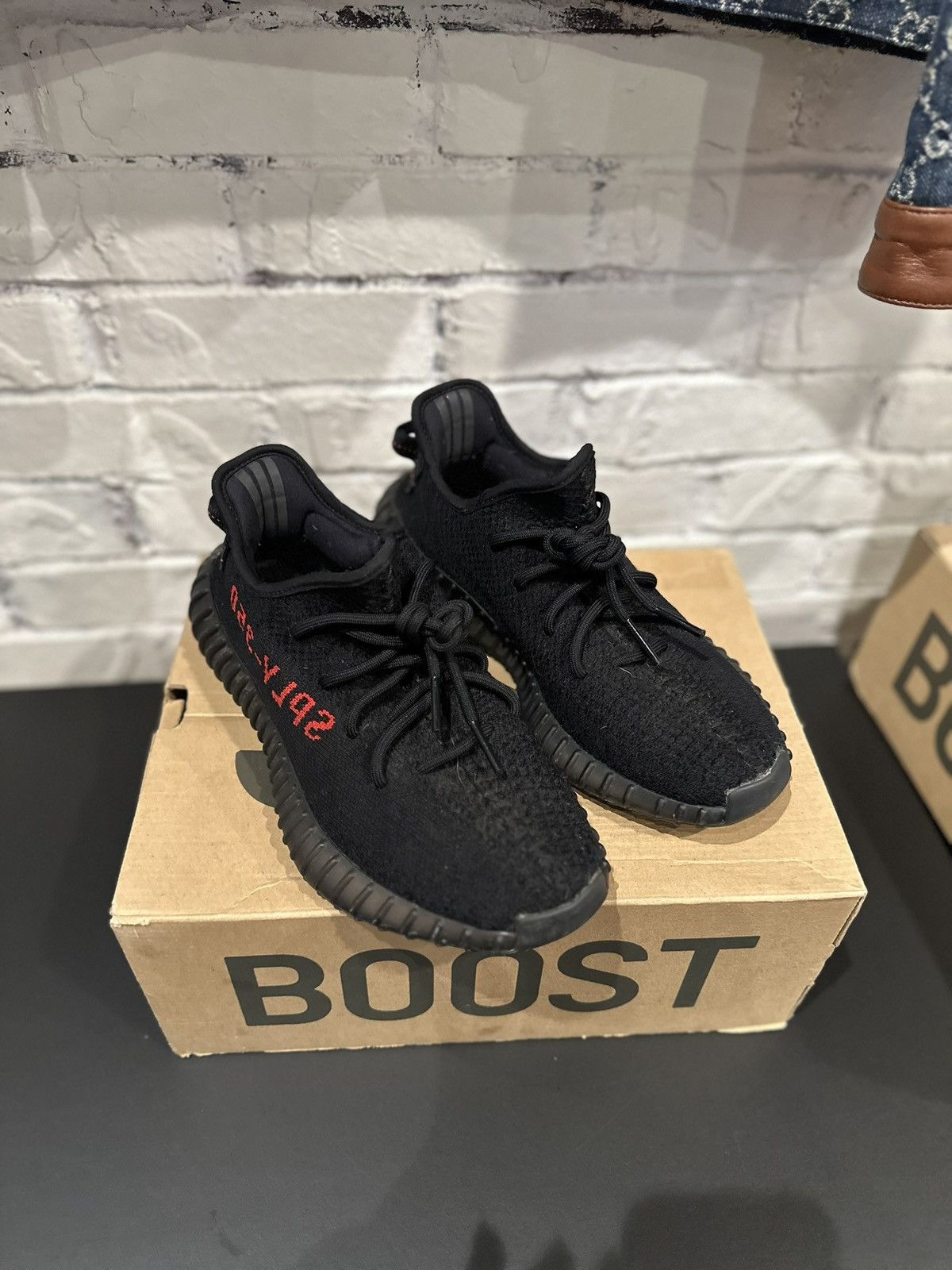 Yeezy Yeezy Boost 350 V2 Bred Clean OG Size 7 Size US 7 / EU 40 - 2 Thumbnail