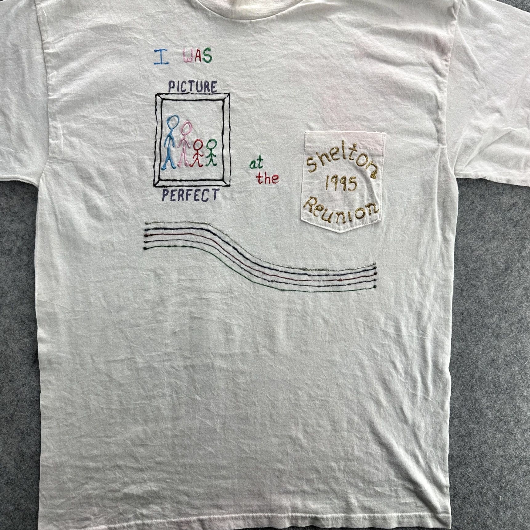 Fruit Of The Loom VINTAGE Shelton Family Reunion Shirt Mens XL White 1995 90s Embroidered Picture Perfect Crew Neck T-Shirt Size US XL / EU 56 / 4 - 3 Thumbnail