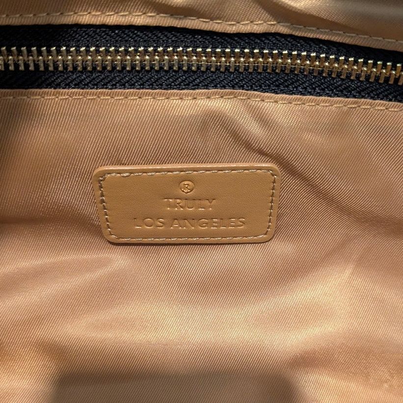 Other Truly Smiley Face Toiletry Travel Vegan Vanity Case Size ONE SIZE - 13 Thumbnail