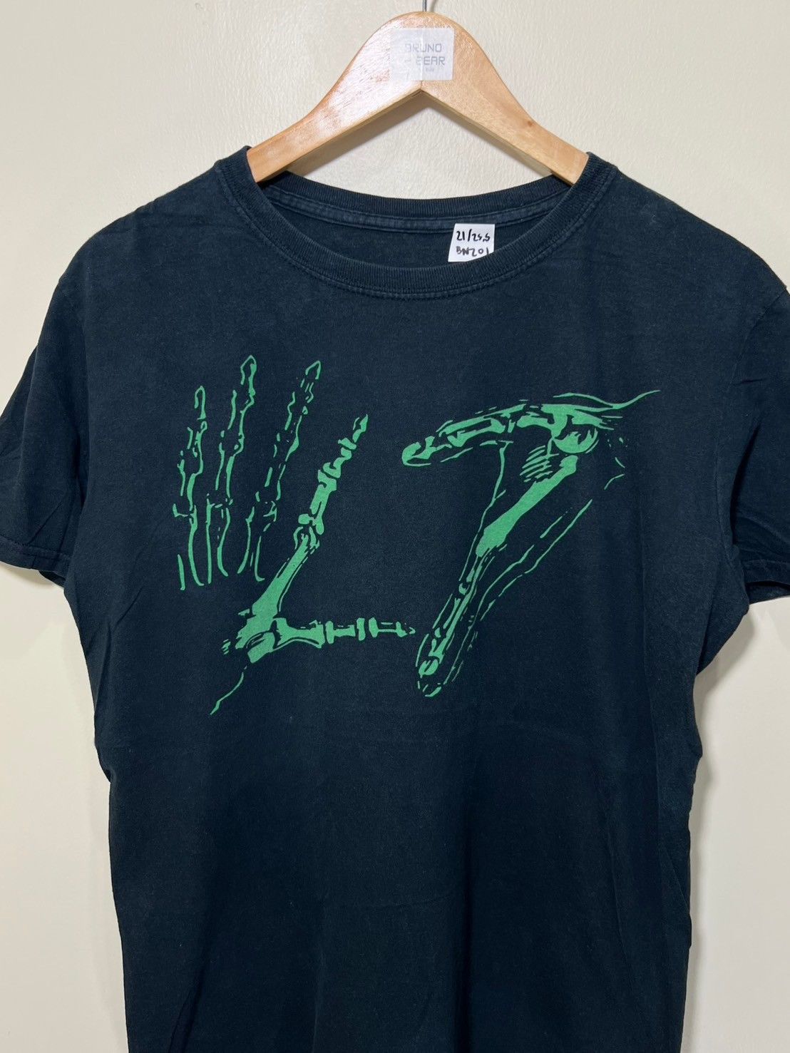 Band Tees L7 Skeleton Hand shirt Size US M / EU 48-50 / 2 - 2 Thumbnail