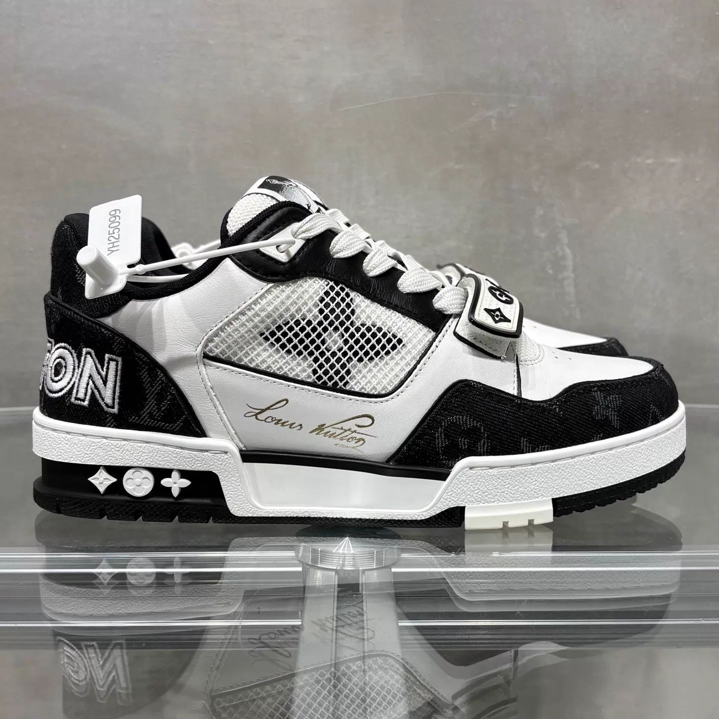 Louis Vuitton LV Trainer Black & White Velcro UK3.5/37.5 YH25099 Size US 7 / IT 37 - 4 Thumbnail