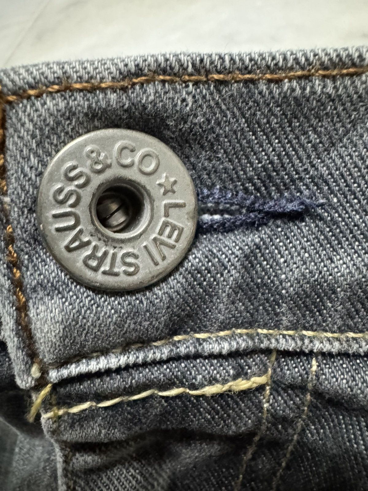 Levi's THRASHED VINTAGE Y2K LEVI'S STONED WASHED DISTRESSED Size US 31 - 18 Thumbnail