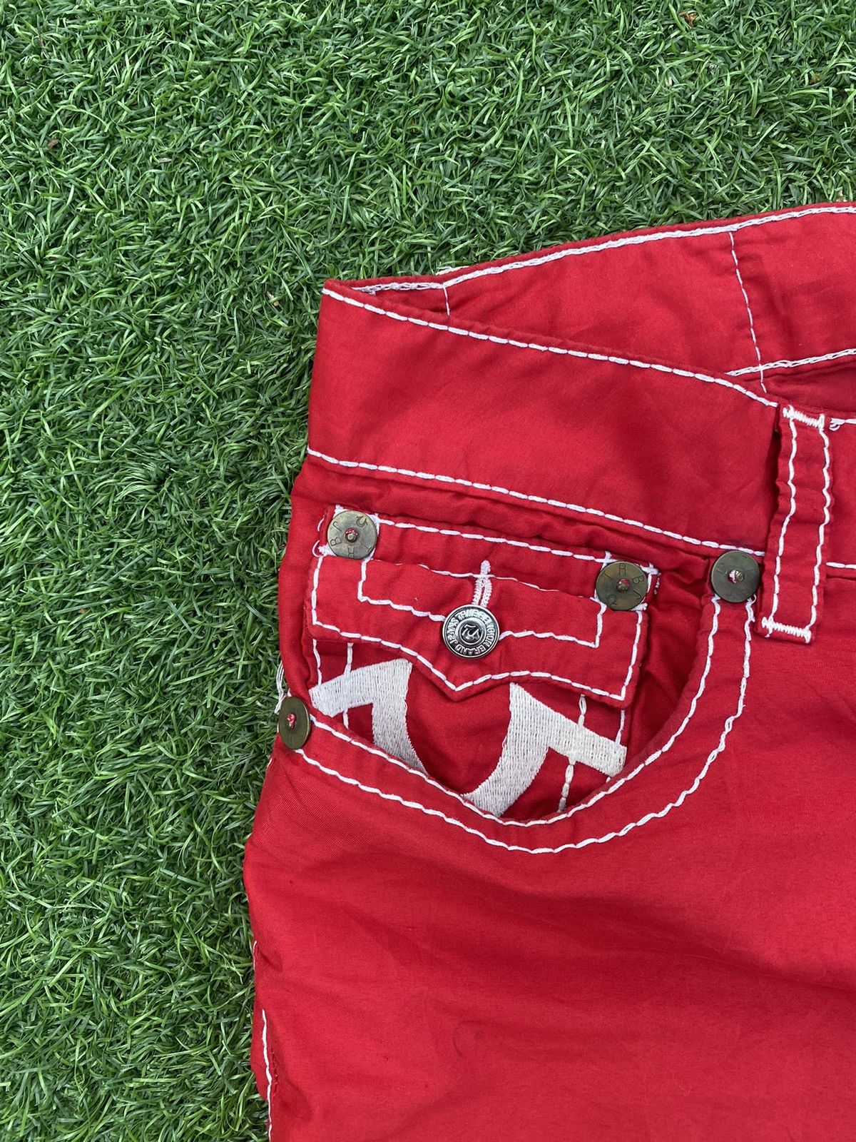 True Religion × Vintage TRUE RELIGION BIG LOGO RED SHORT PANTS Size US 38 / EU 54 - 7 Thumbnail