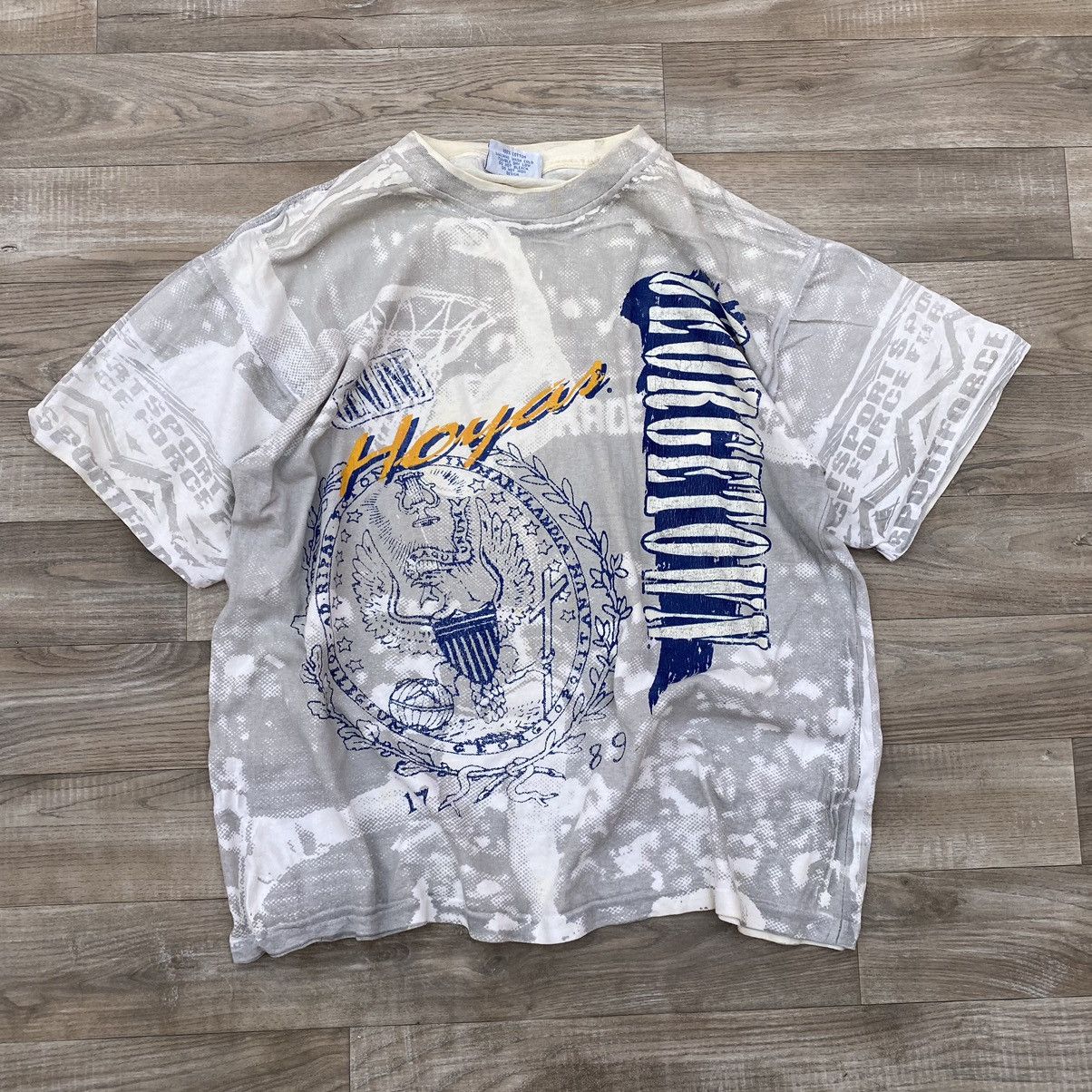 Vintage 90s George Town Hoyas seize M