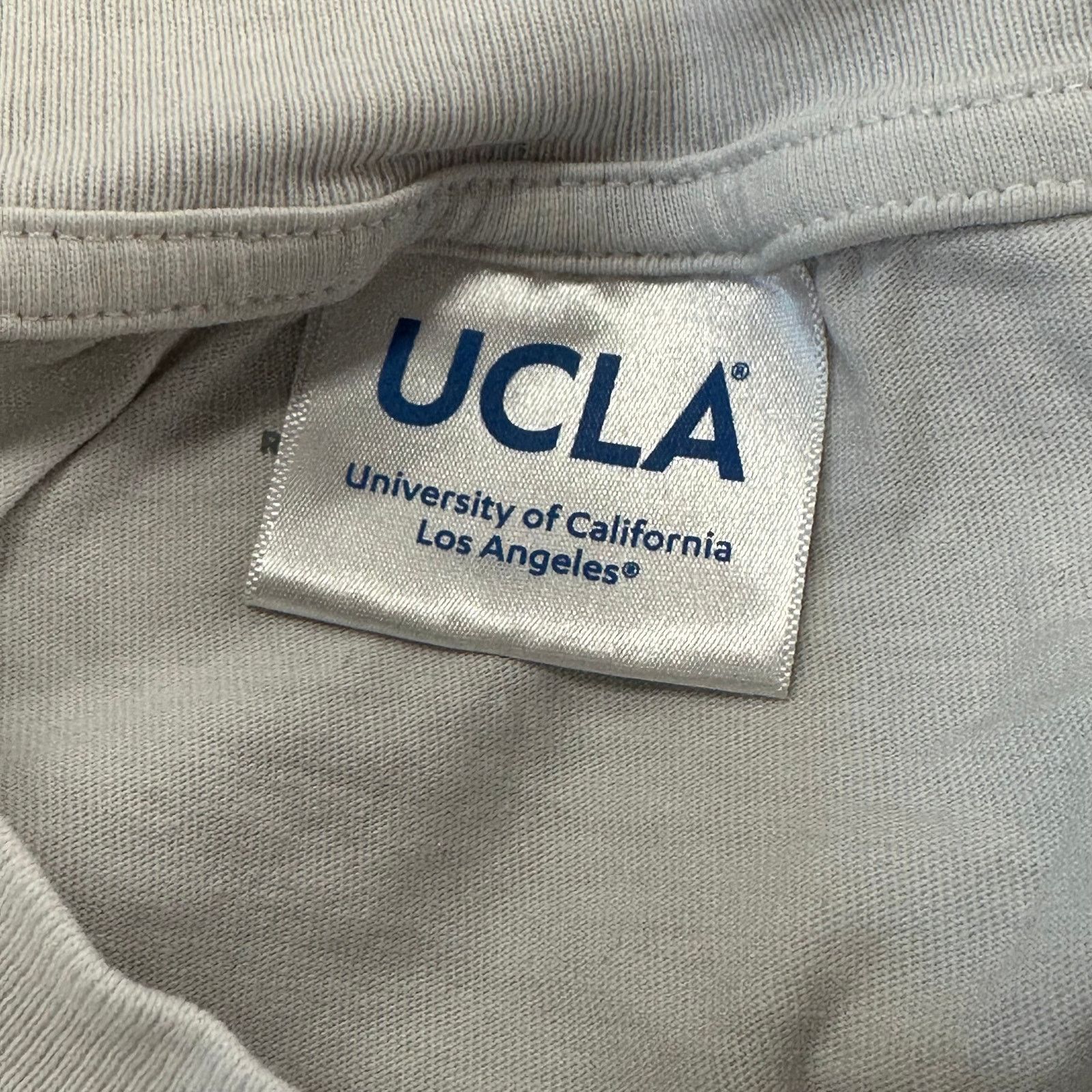 Vintage UCLA Bruins Crest College Logo White Tee T Shirt size XL B19 Size US XL / EU 56 / 4 - 4 Thumbnail