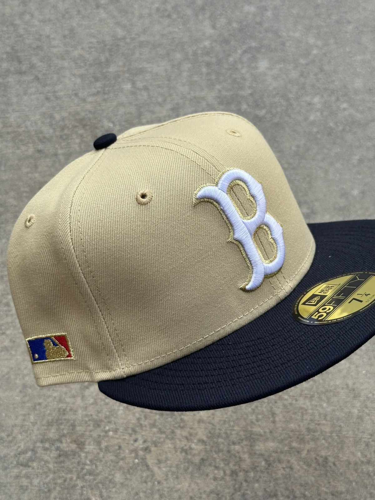 MLB × New Era Boston Red Sox Side Batty Vegas Gold Two Tone Fitted 7 1/4 Size ONE SIZE - 1 Thumbnail