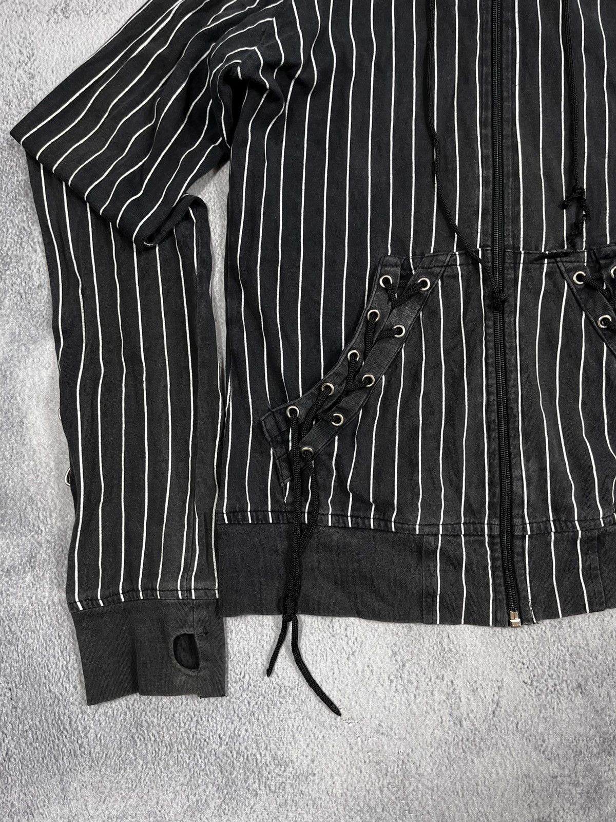Japanese Brand × Vintage Vintage Y2K striped bondage ghotic wings zip hoodie Size M / US 6-8 / IT 42-44 - 5 Thumbnail