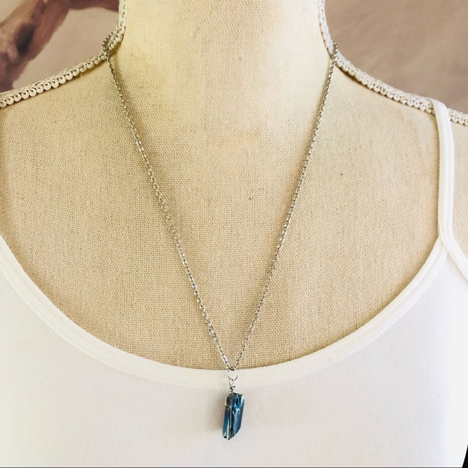 Vintage Vintage rough rainbow crystal on 18kt gold chain necklace Size ONE SIZE - 1 Thumbnail