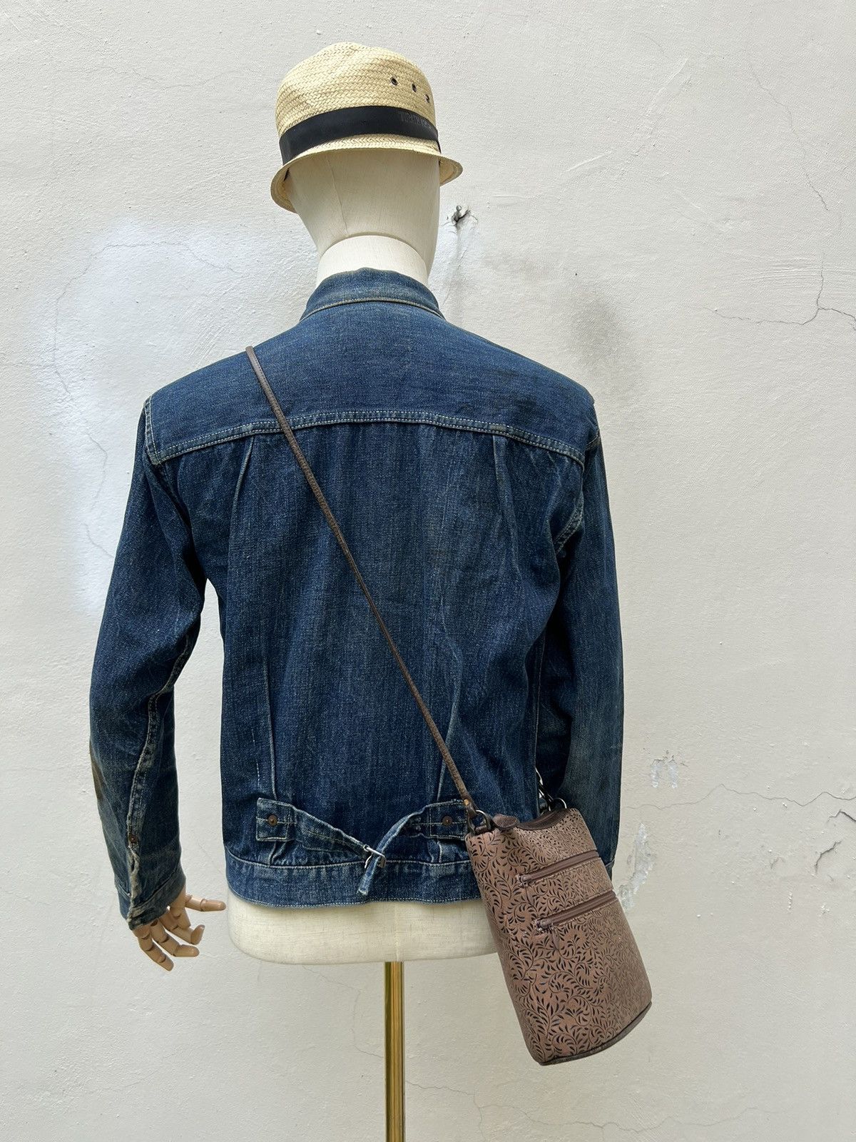 Leather Vintage INDENYA Japan Patina Leather Sling Bag Size ONE SIZE - 1 Thumbnail