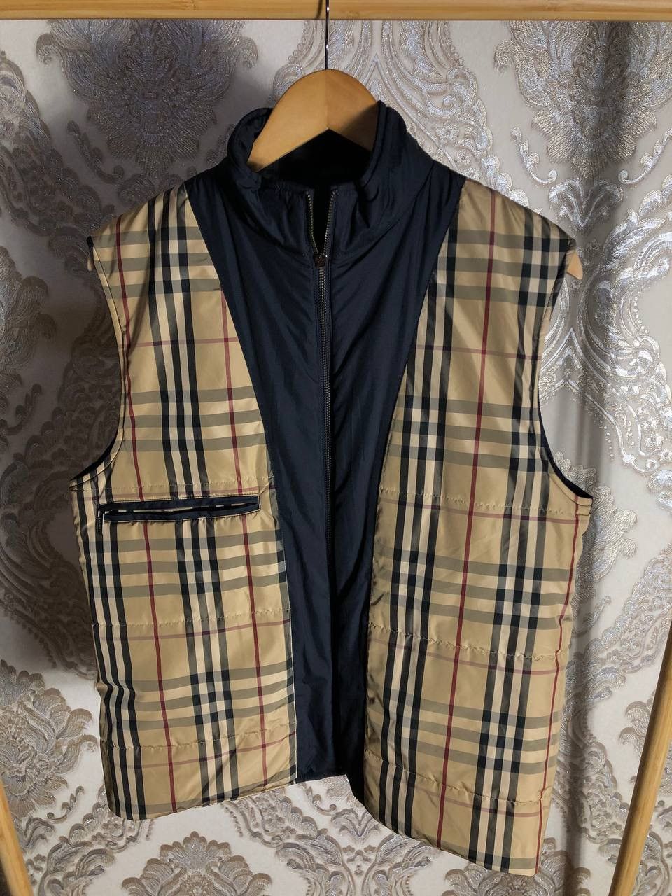 Burberry VINTAGE BURBERRY LONDON ENGLAND NYLON DESIGNER VESTS Y2K 90s Size US M / EU 48-50 / 2 - 8 Thumbnail