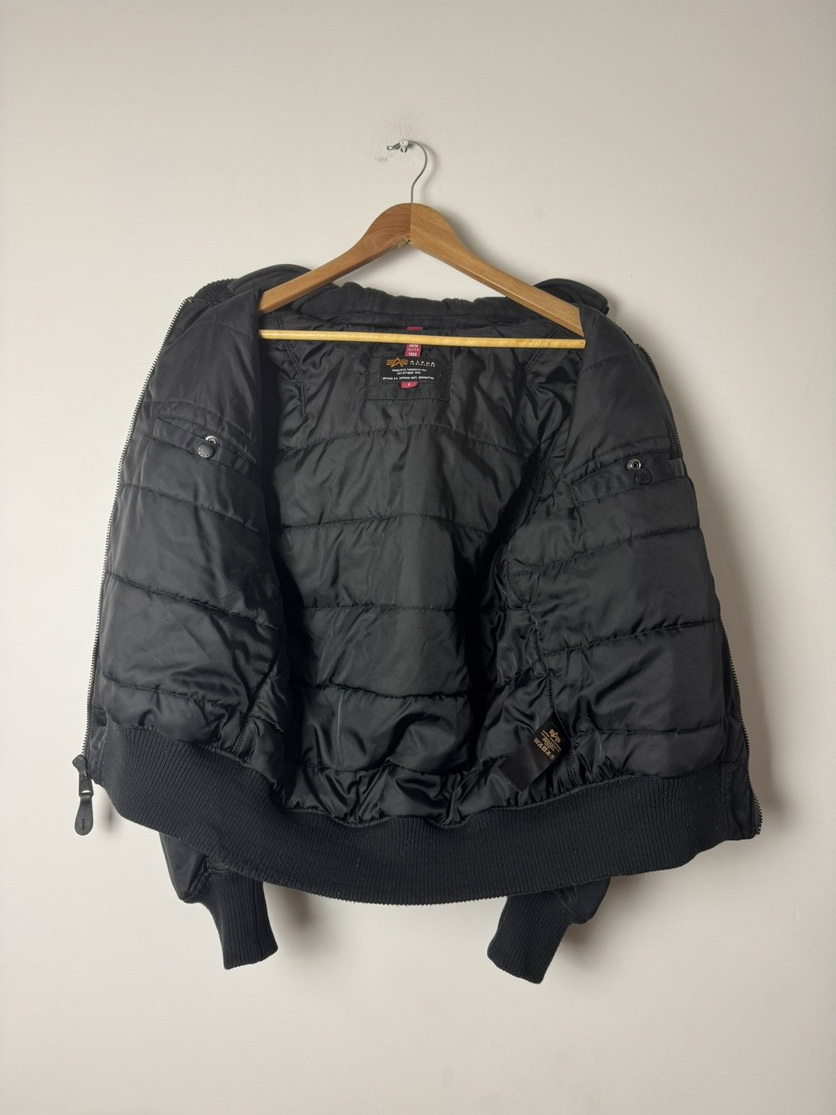 Alpha Industries Alpha Industries Hooded MA-1 Bomber Jacket Black Logo Back Size US S / EU 44-46 / 1 - 12 Thumbnail