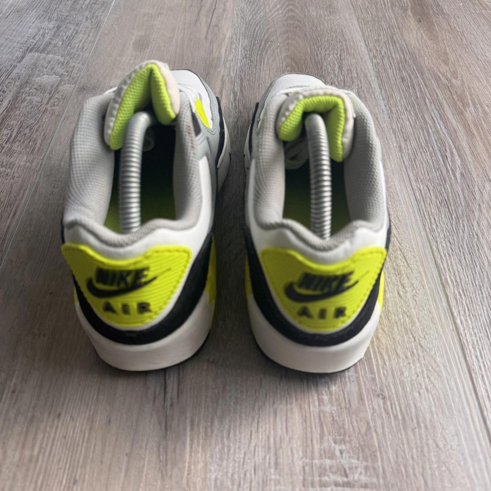 Nike NIKE • Air Max '90 GS "Volt" (6.5M) Size US 6.5 / EU 39-40 - 7 Thumbnail