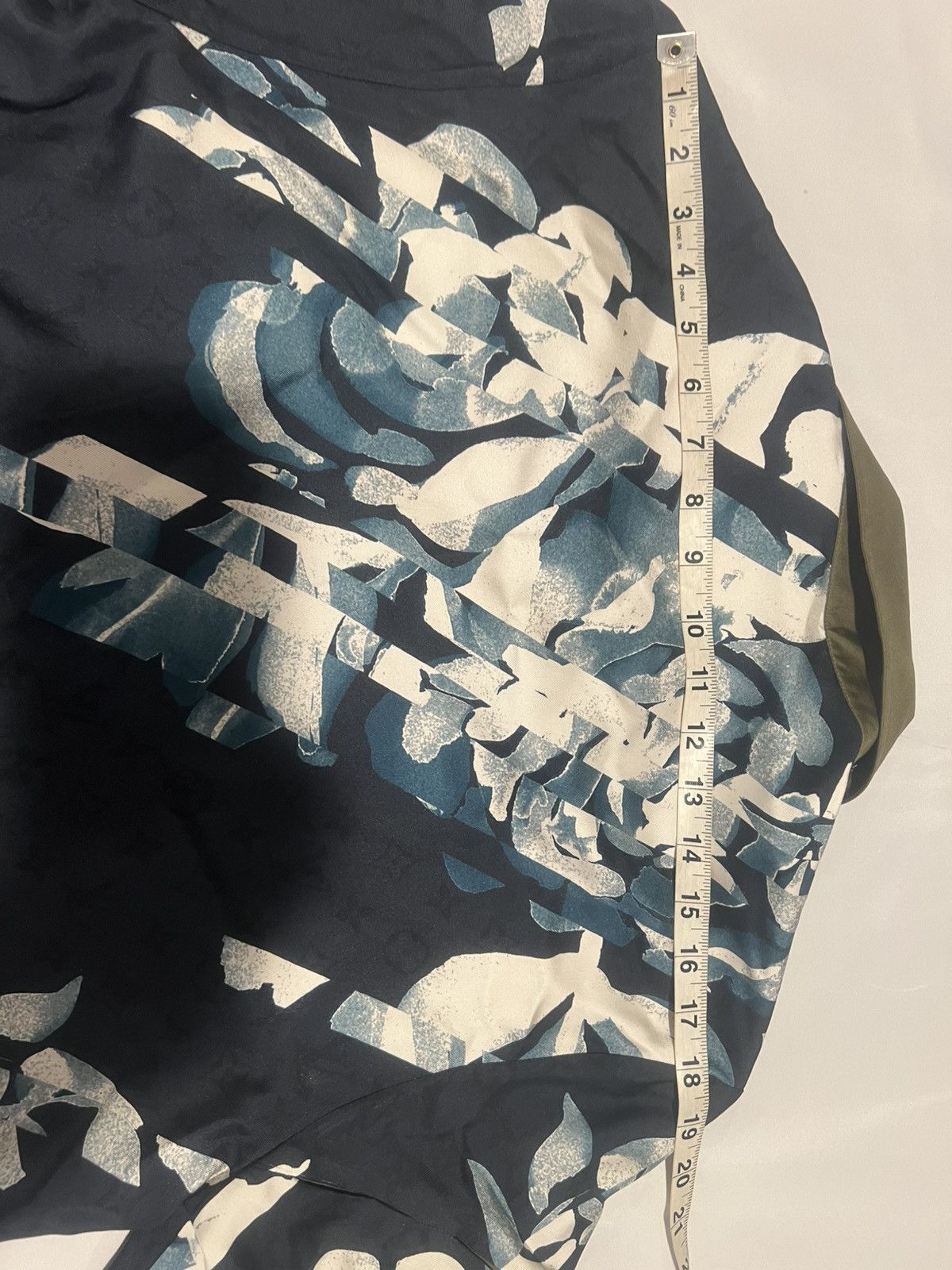 Louis Vuitton Louis Vuitton men’s monogram oversized shirt. XS. $2100 Size US XS / EU 42 / 0 - 10 Thumbnail