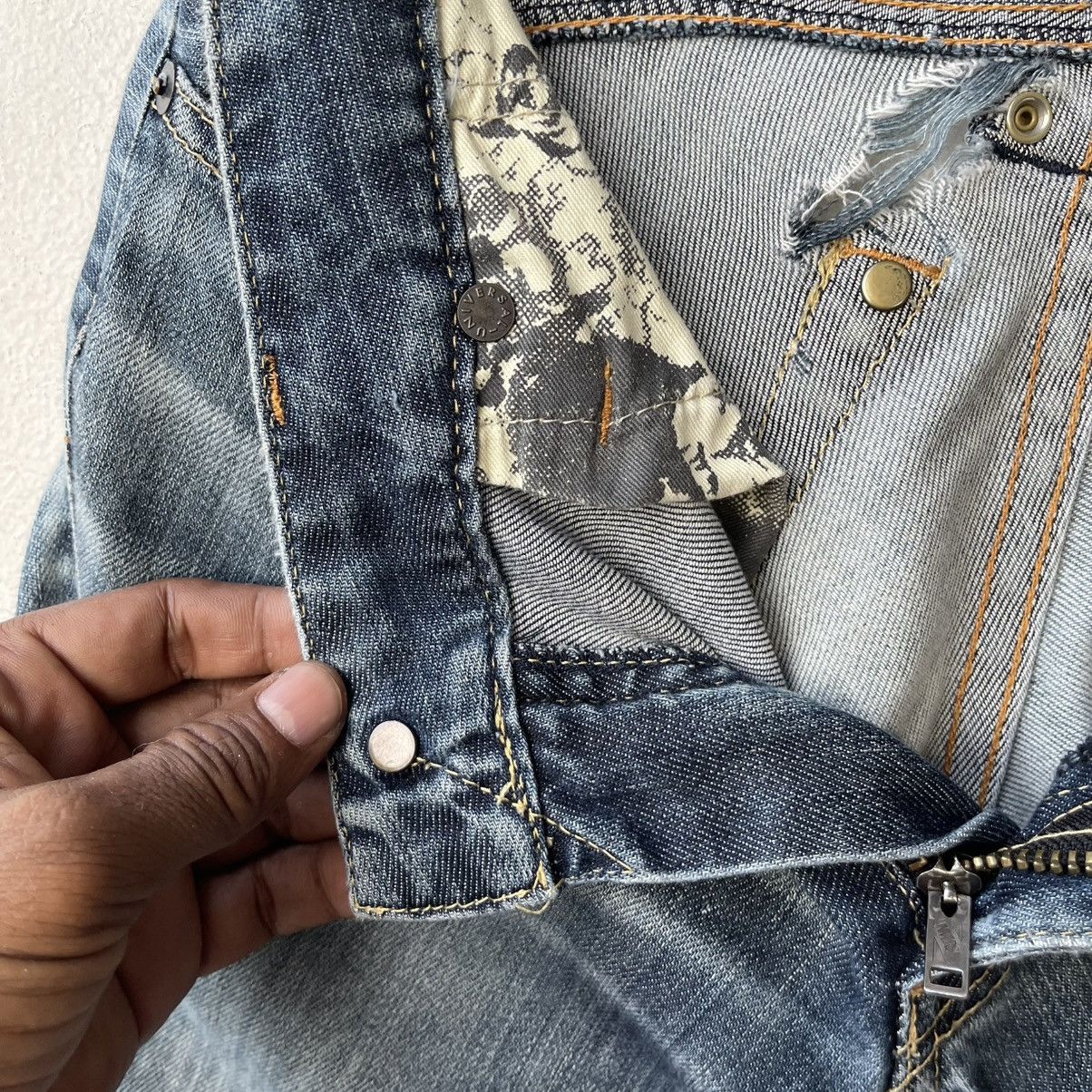 If Six Was Nine Thrashed L.G.B. Le Grand Bleu Skull Pocket Denim Jeans Size US 26 / EU 42 - 12 Thumbnail