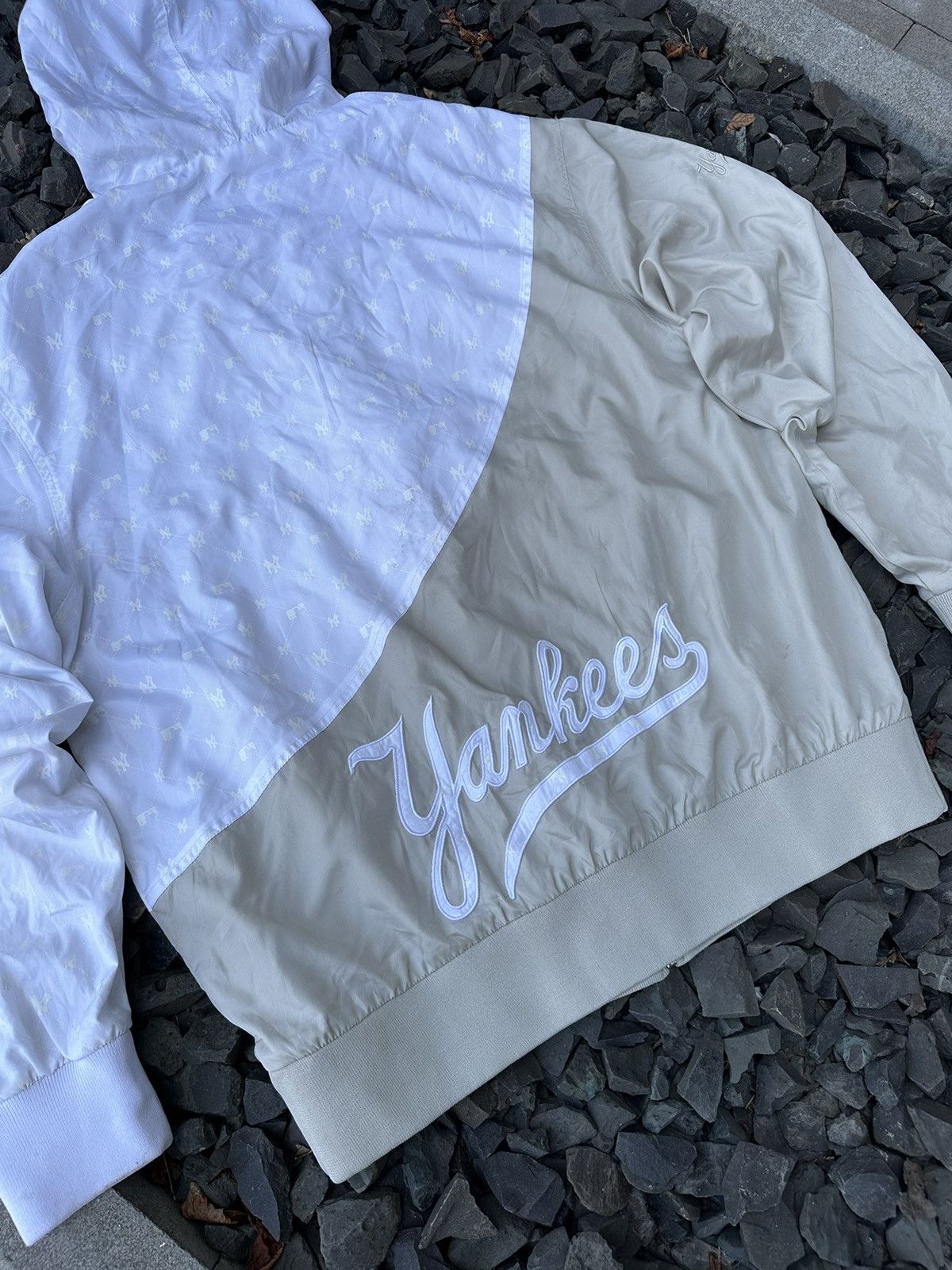 Majestic × New York Yankees × Vintage Vintage yankees jacket majestic monogram big back print Size US L / EU 52-54 / 3 - 12 Thumbnail