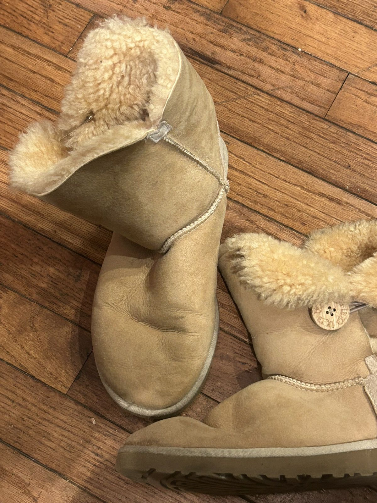 Ugg UGG Women's Bailey Button Size US 7 / IT 37 - 5 Thumbnail