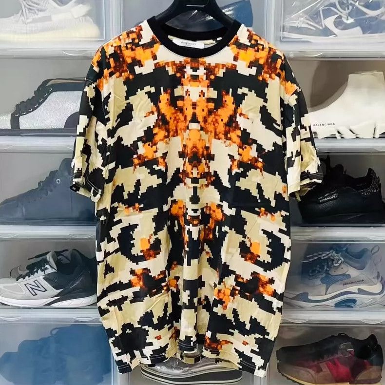 Givenchy Givenchy Flame Printed Short Sleeve T-Shirt Size US S / EU 44-46 / 1 - 1 Thumbnail